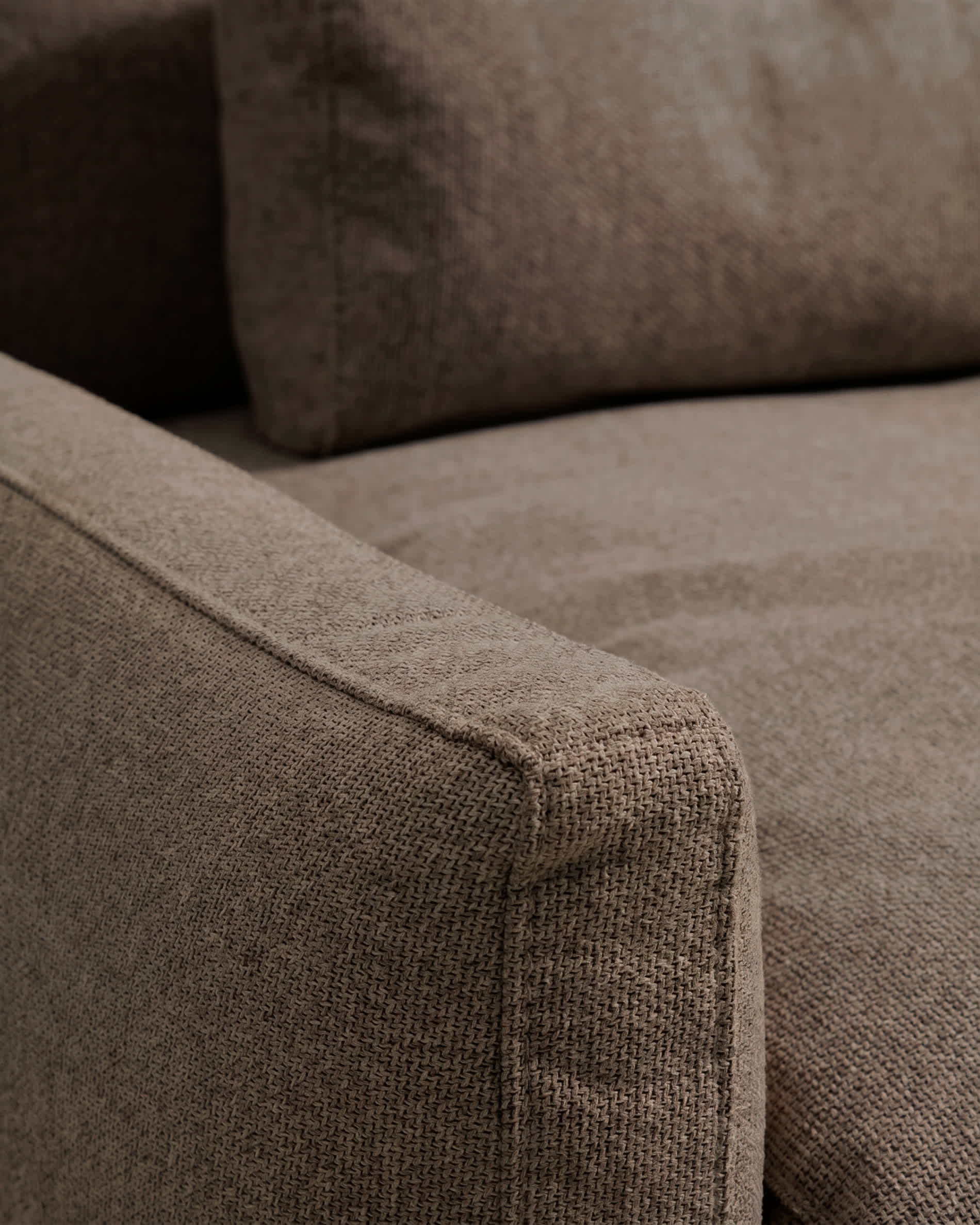 Veliro fire-retardant 2-seater sofa in toasted brown with steel legs with black finish 210 cm FSC Mix Credit