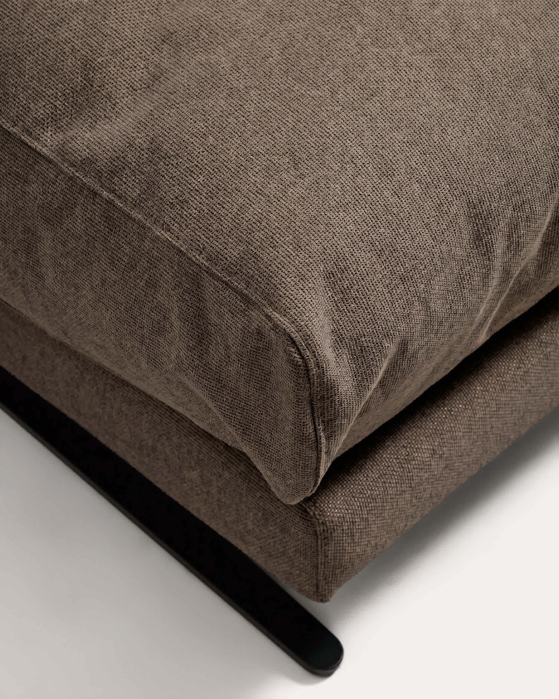 Veliro fire-retardant footrest in toasted brown with steel legs with black finish 85 x 90 cm FSC Mix Credit