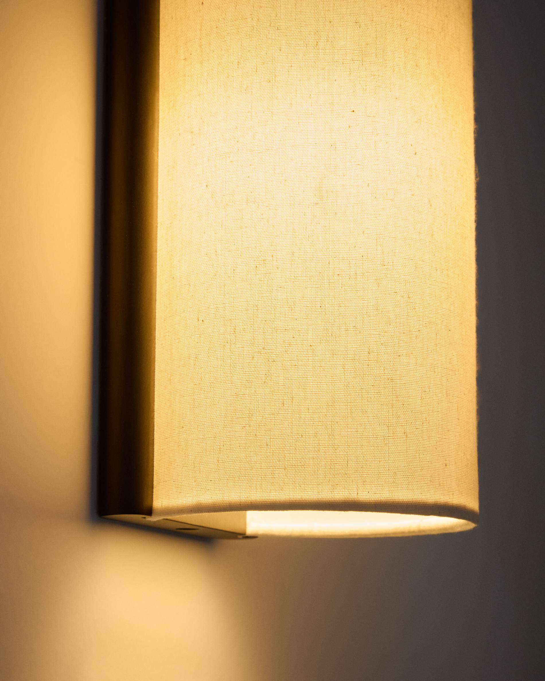 Umbran wall-mounted light fixture in dark brown rubberwood and beige linen