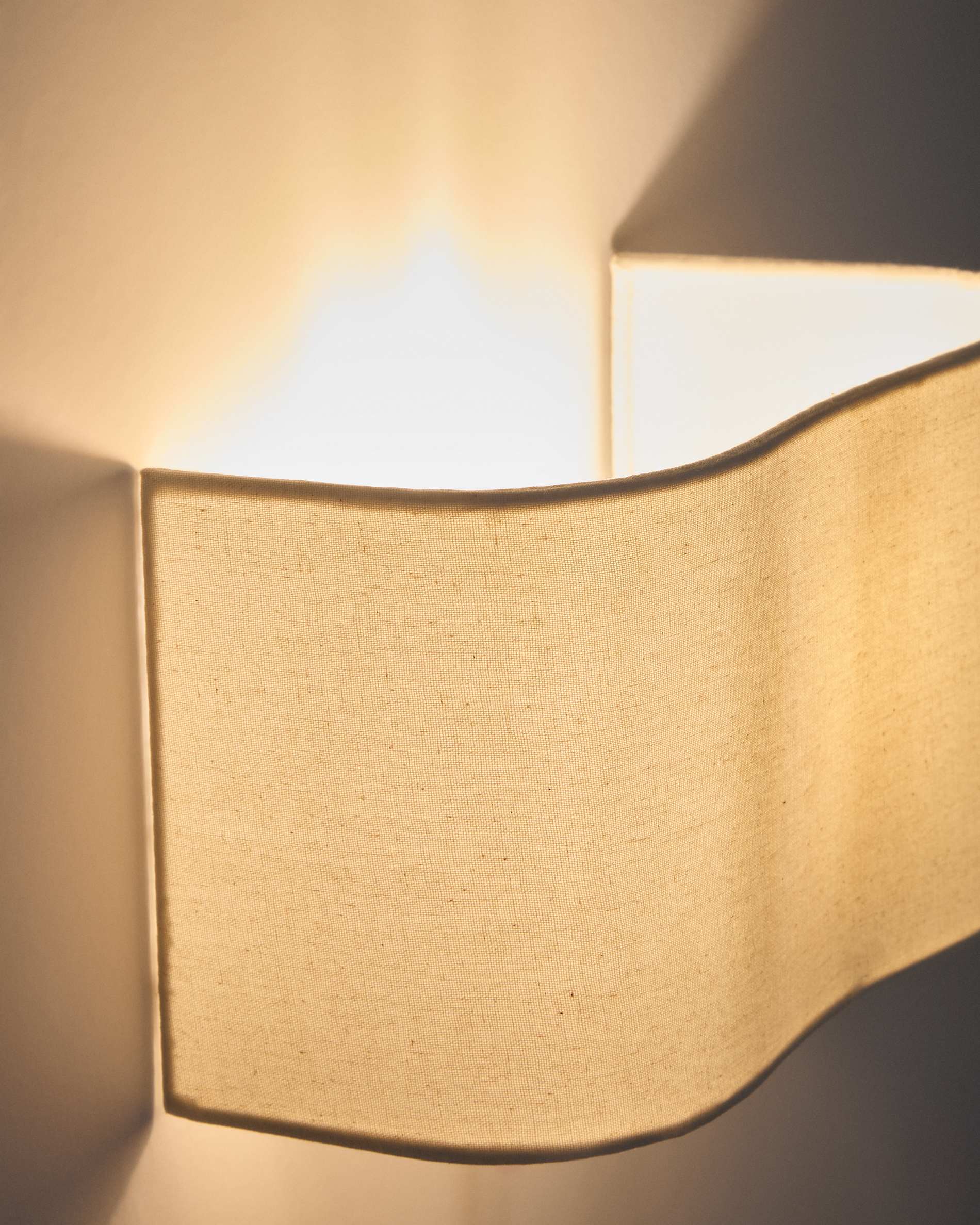 Lumeni beige rubberwood and linen wall-mounted light fixture 25 cm
