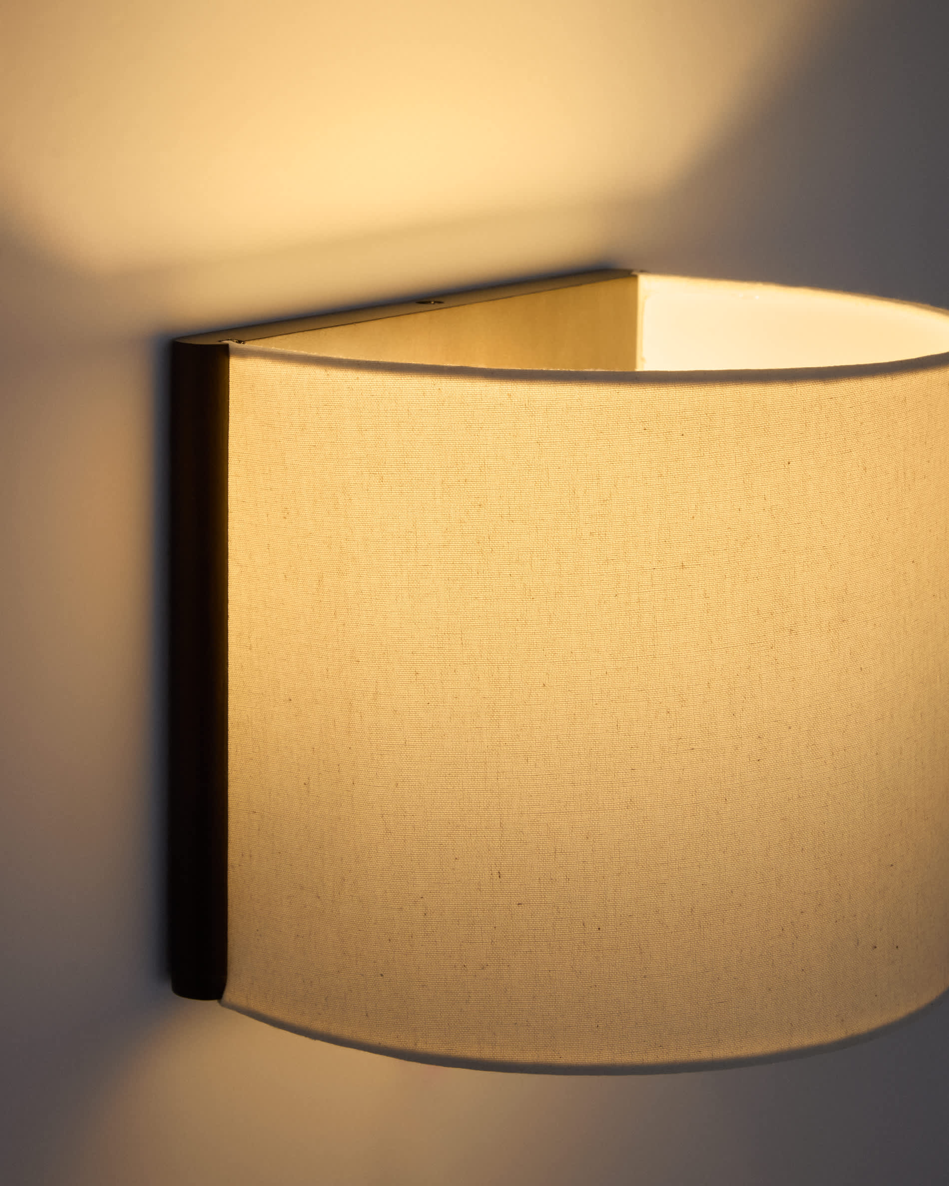 Umbran wall-mounted light fixture in dark brown rubberwood and beige linen