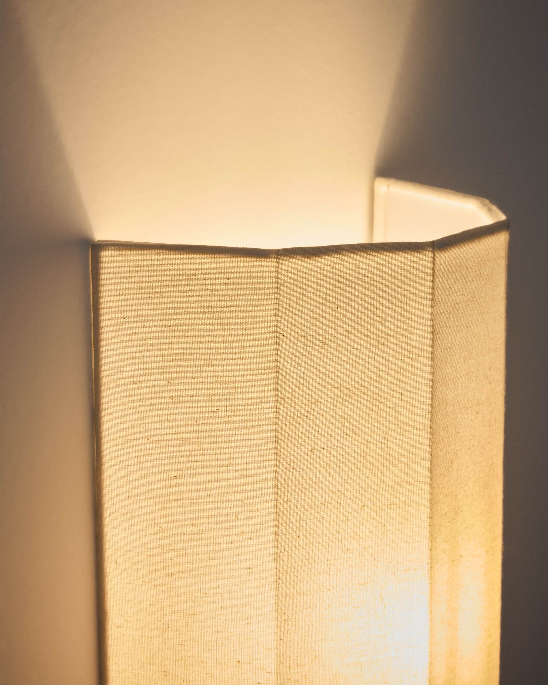 Lumeni beige rubberwood and linen wall-mounted light fixture 20 cm