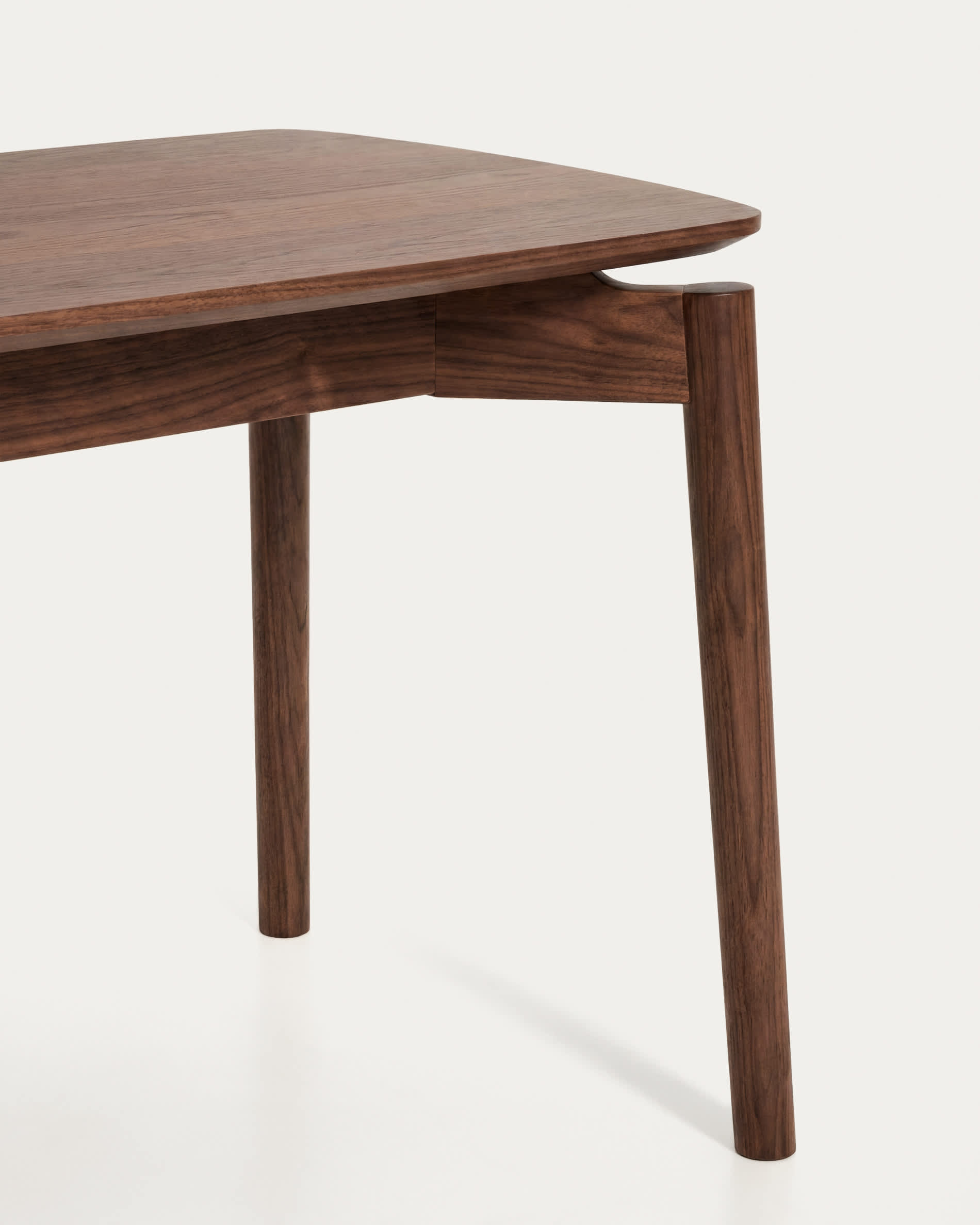 Evera bench in oak veneer with walnut finish 122cm