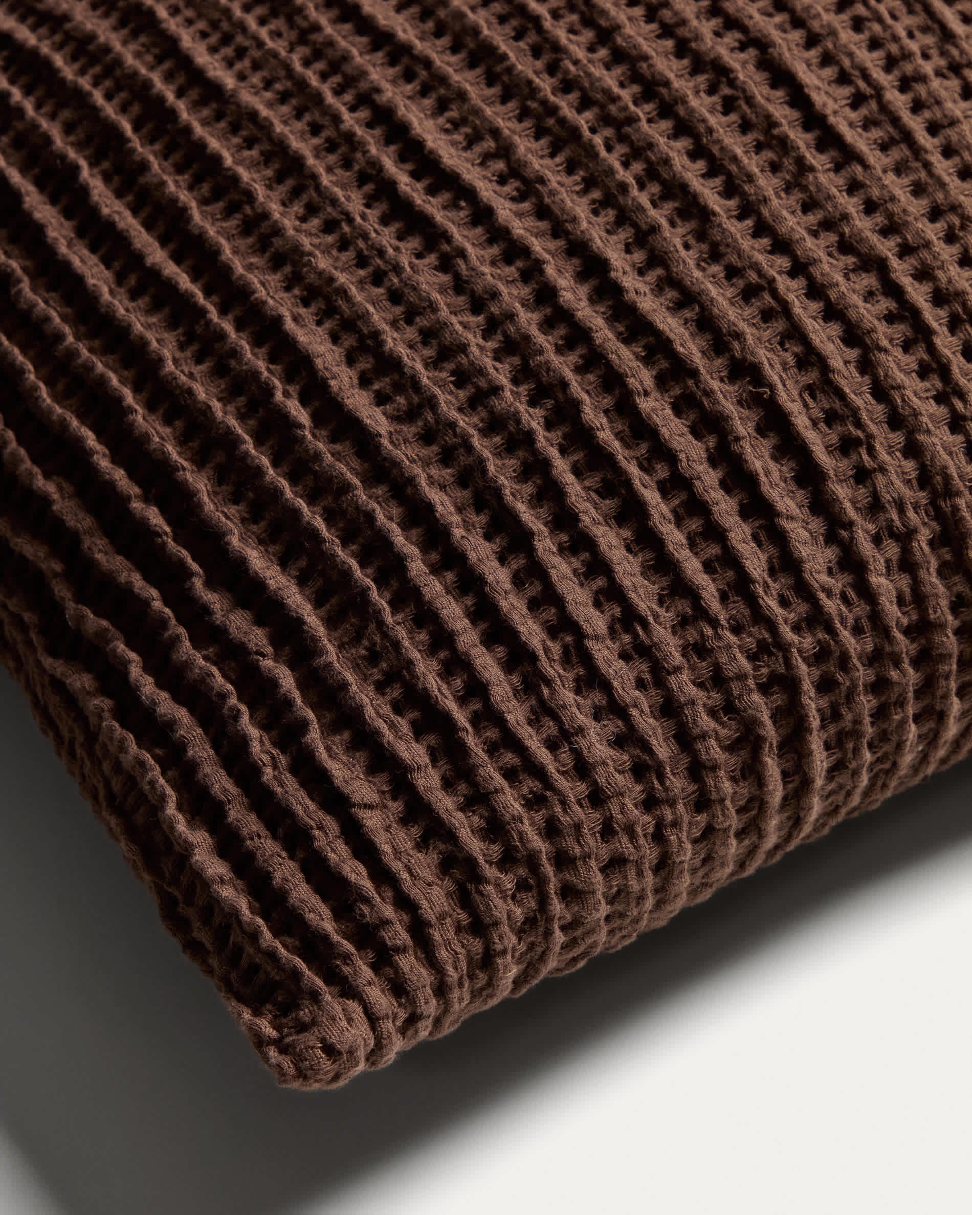 Solly 100%-cotton waffle brown cushion cover 50 x 50 cm
