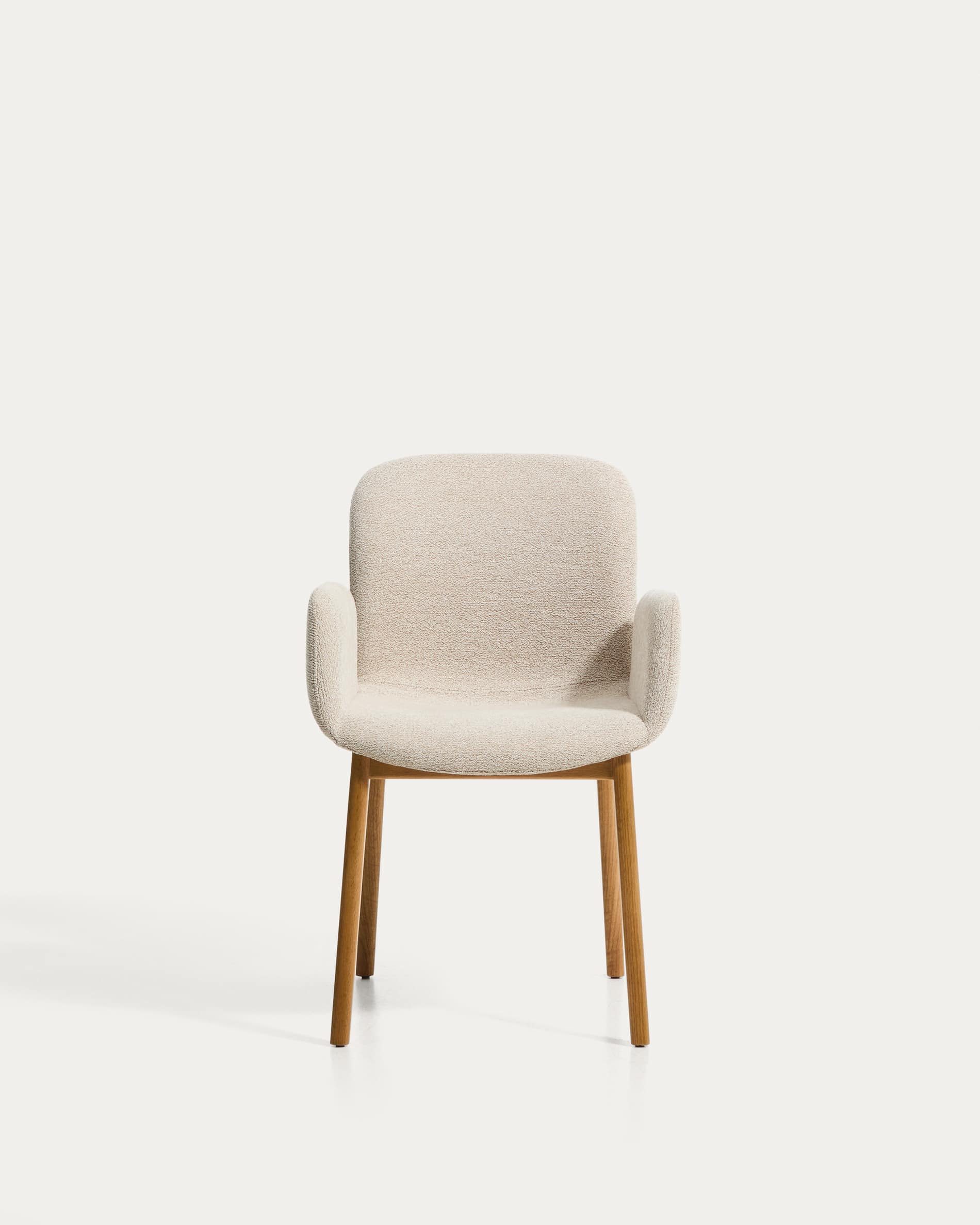 Elnor chair with armrests in beige chenille with solid oak wood legs in a natural finish