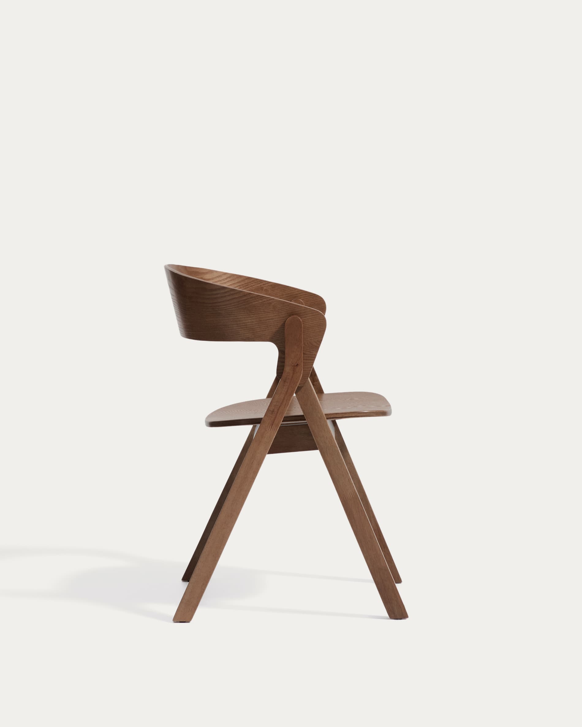 Godia chair in oak veneer with walnut finish
