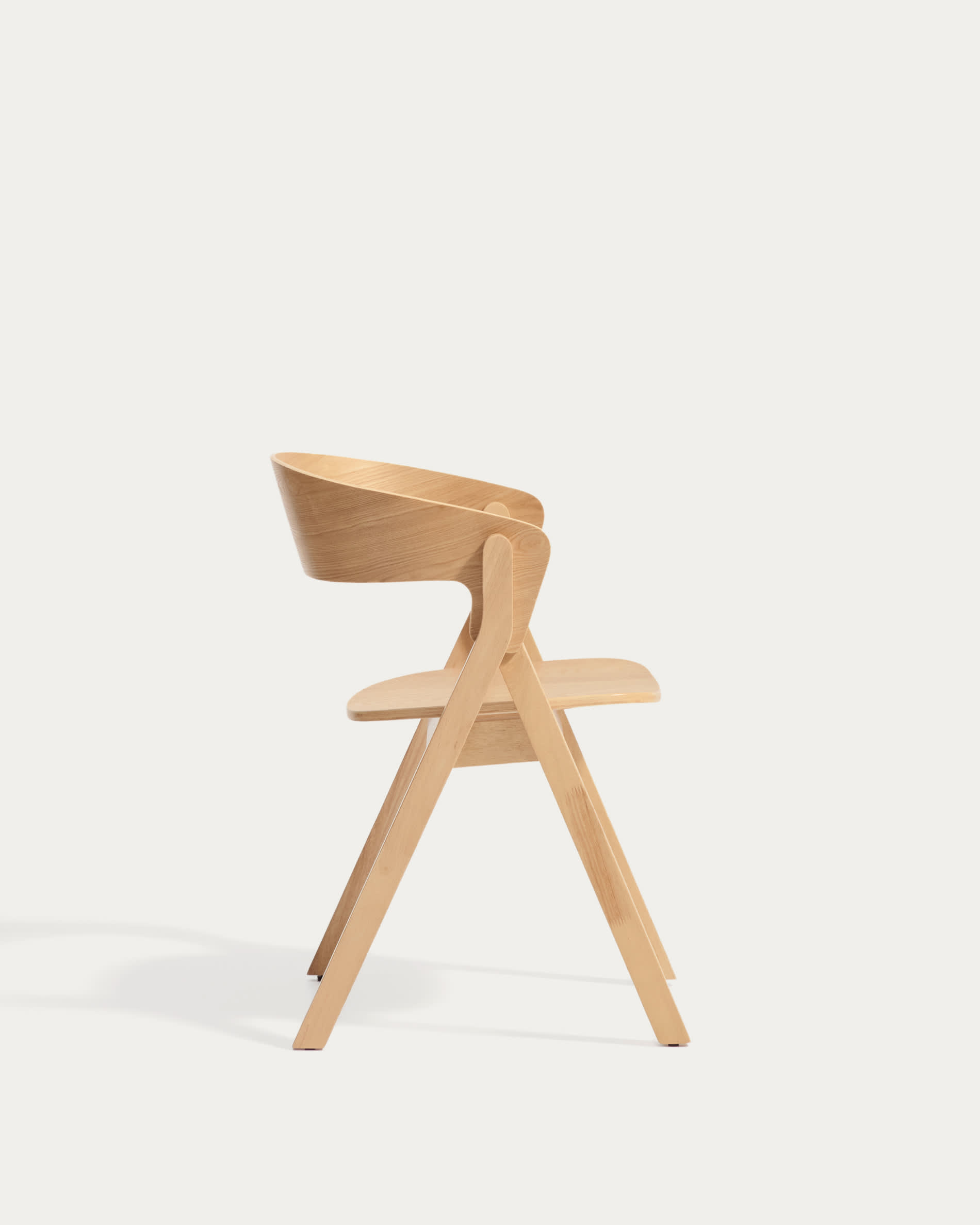 Godia chair in oak veneer with natural finish