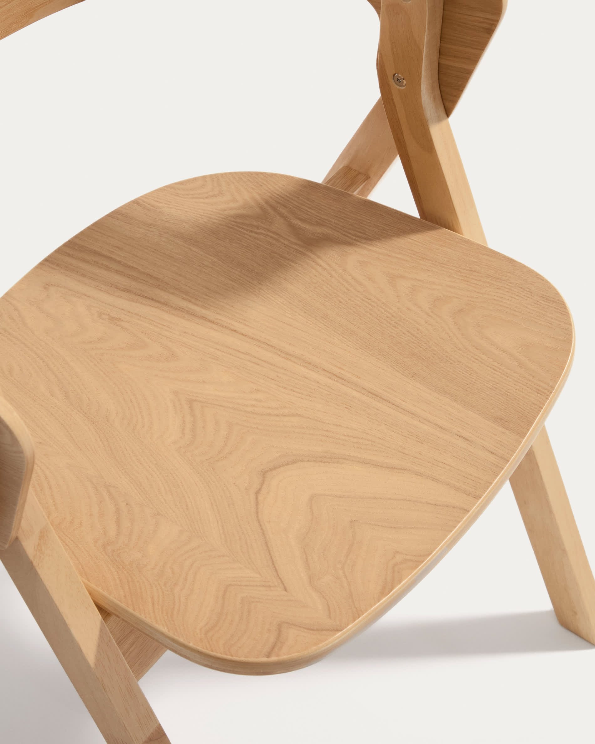 Godia chair in oak veneer with natural finish