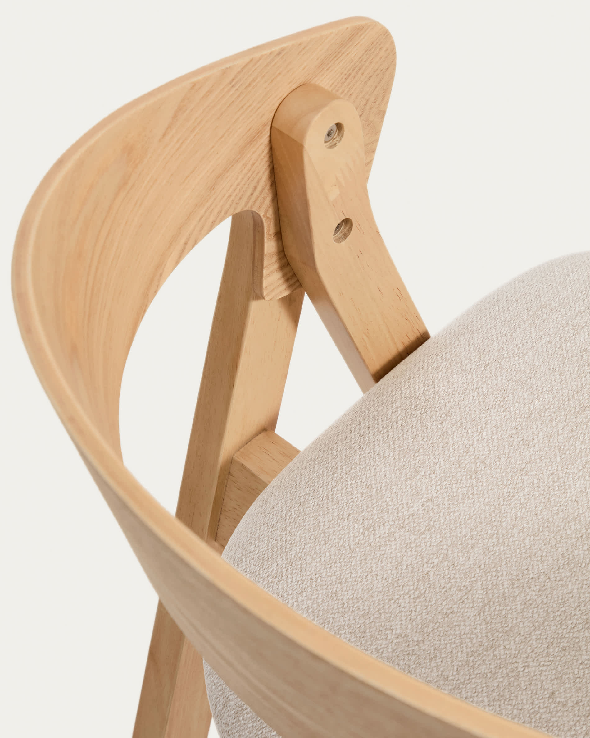 Godia stool in oak veneer with natural finish and beige chenille