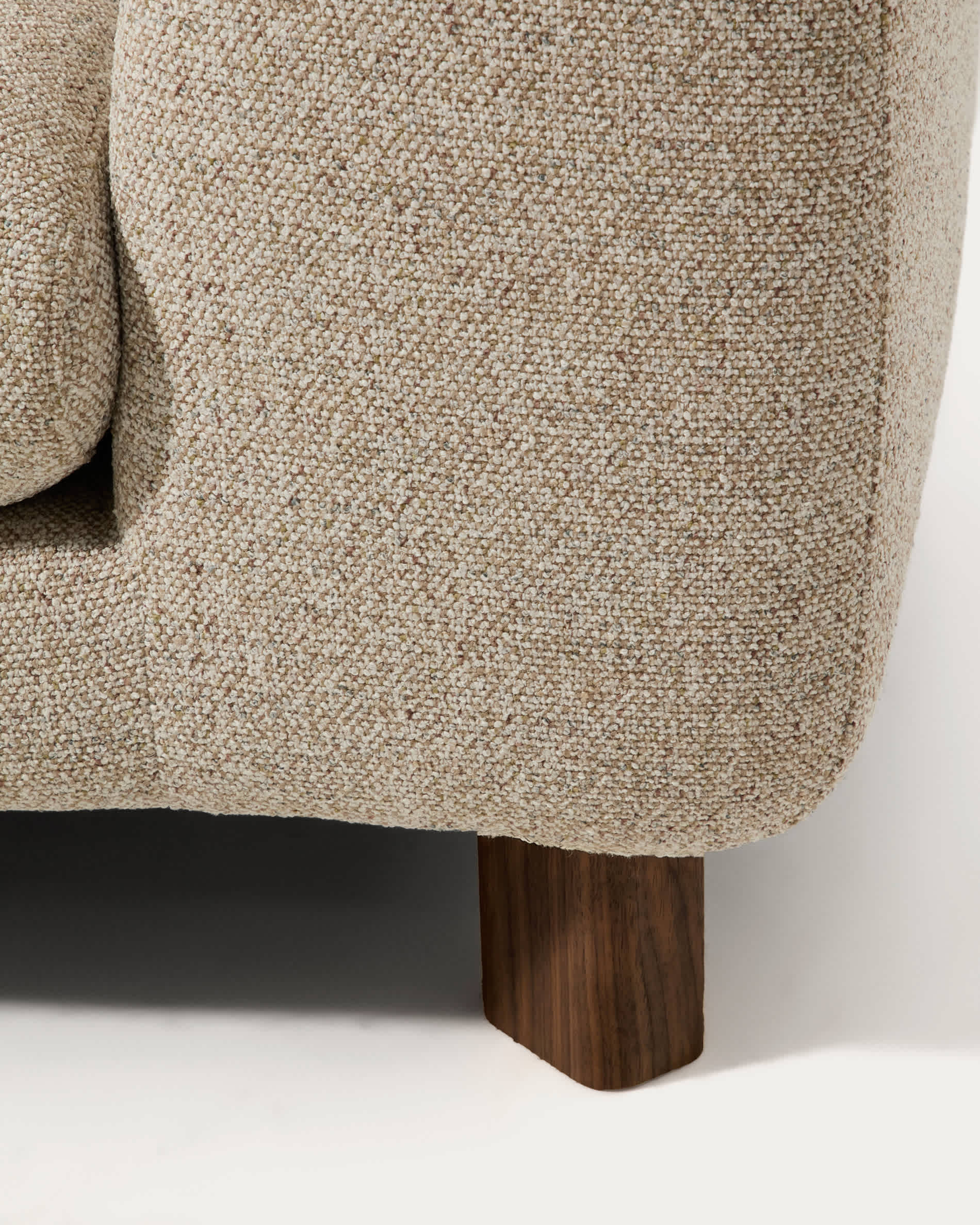 Vera beige 3-seater sofa with left-hand chaise longue with walnut-finish solid ash wood legs 232 cm FSC Mix Credit