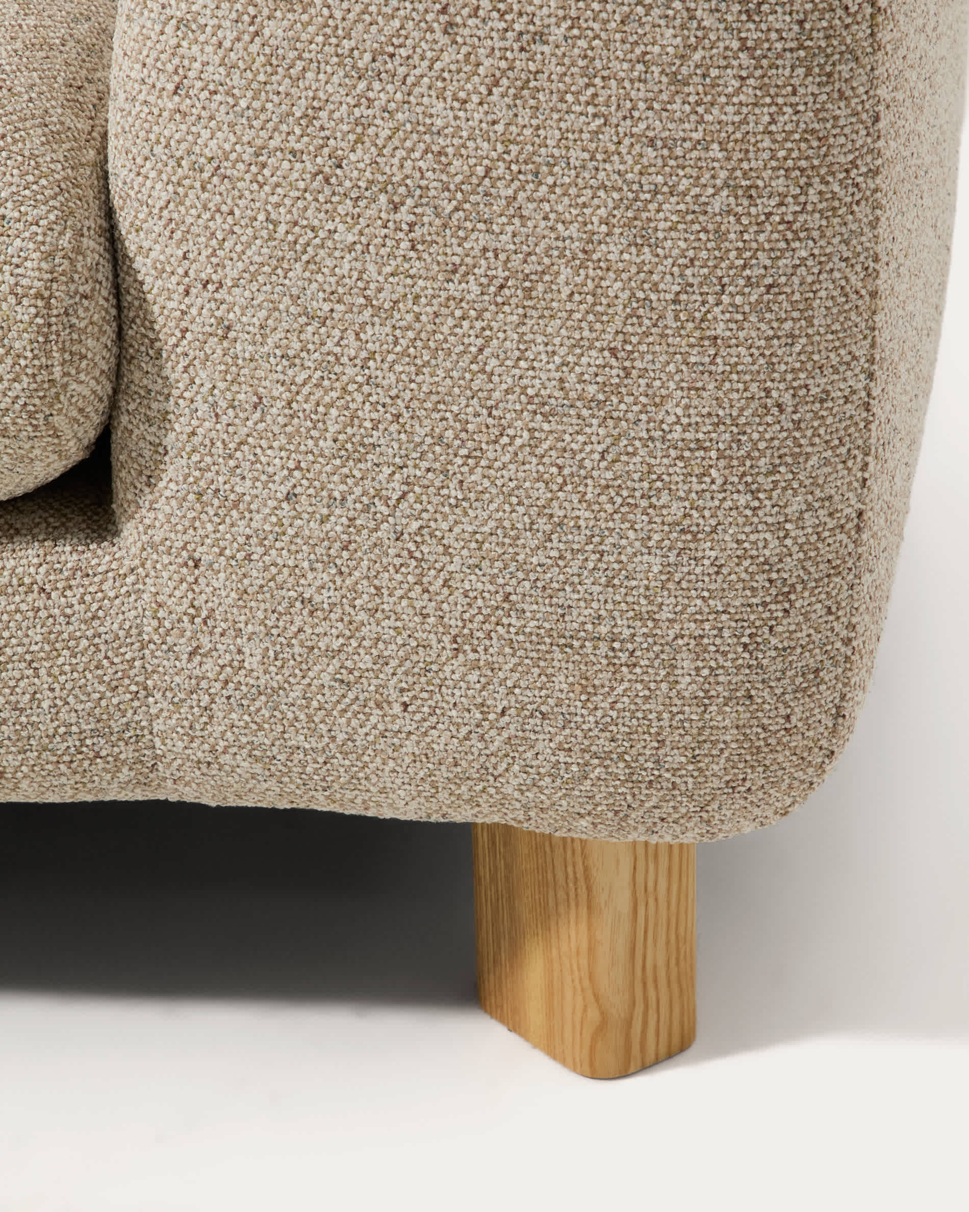 Vera beige 4-seater sofa with left-hand chaise longue with natural-finish solid ash wood legs 322 cm FSC Mix Credit