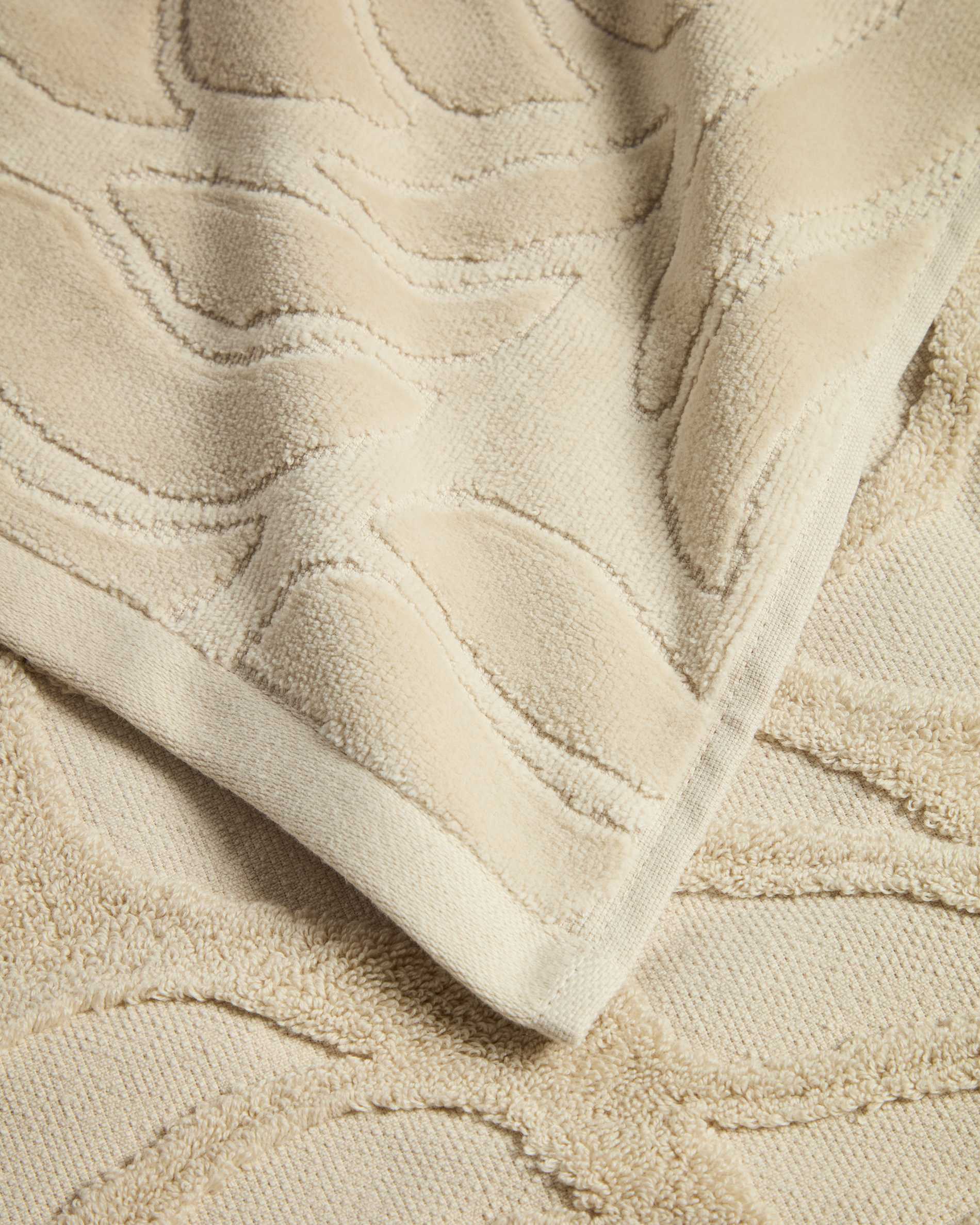 Lurevi 100%-cotton jacquard bath towel with a beige velvet finish 70 x 140 cm