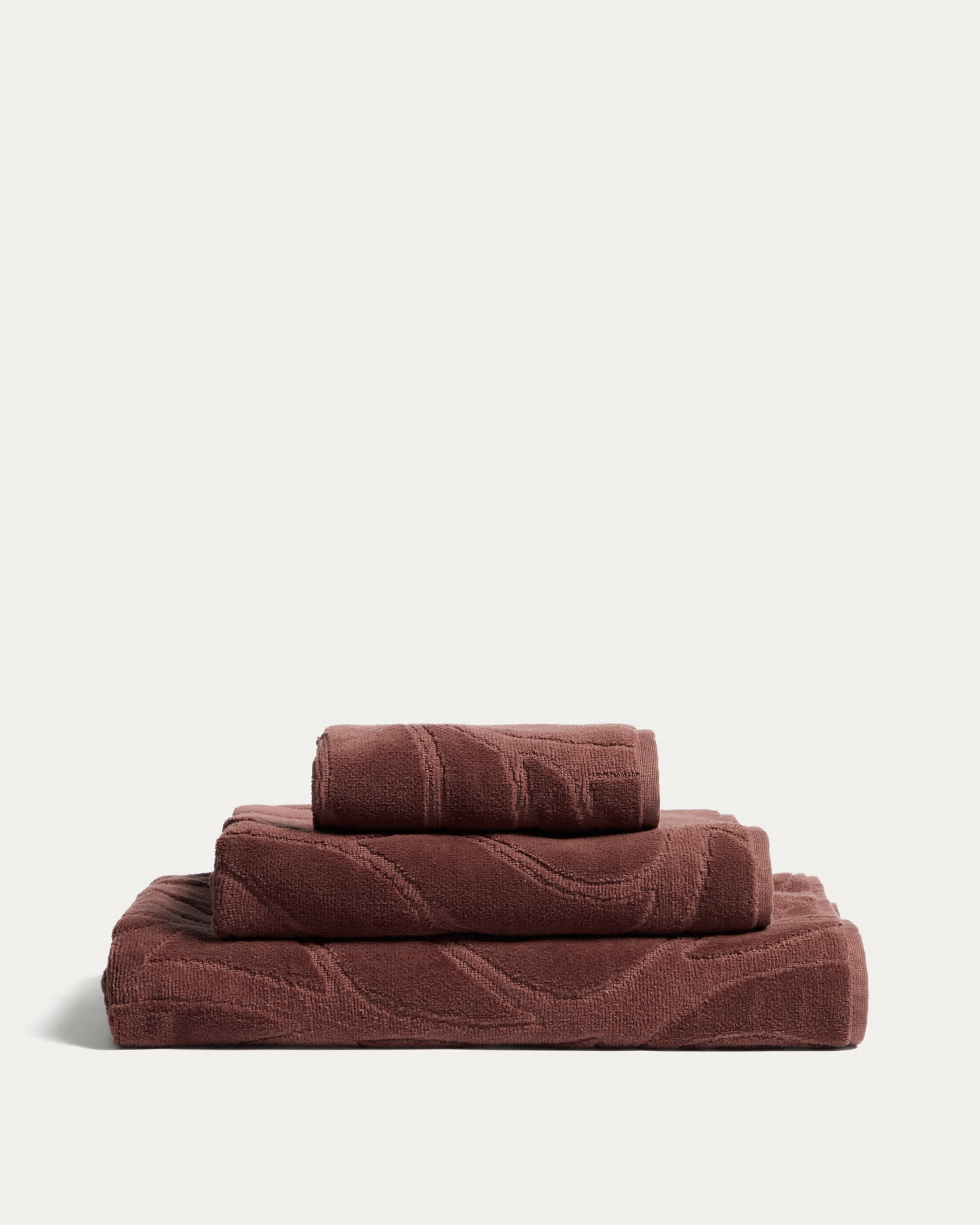 Lurevi 100% cotton jacquard hand towel with a maroon velvet finish 50 x 90 cm