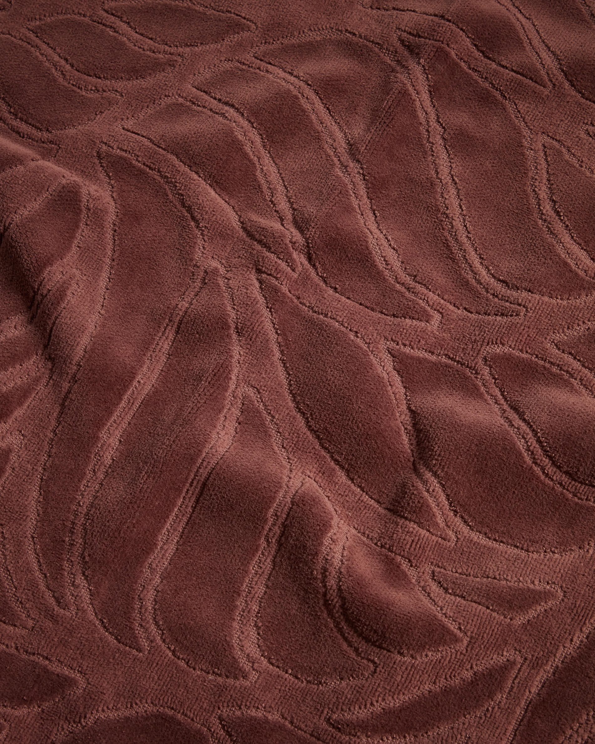 Lurevi 100%-cotton jacquard hand towel with a maroon velvet finish 30 x 50 cm