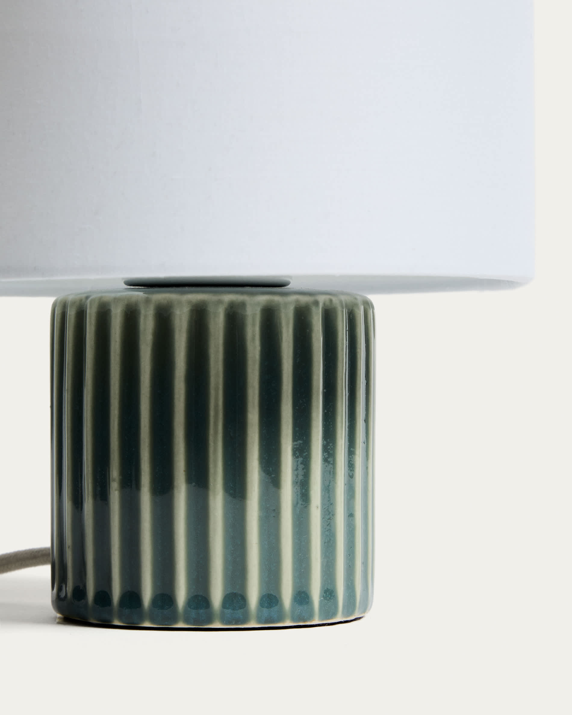 Eshe ceramic table lamp with green and white finish