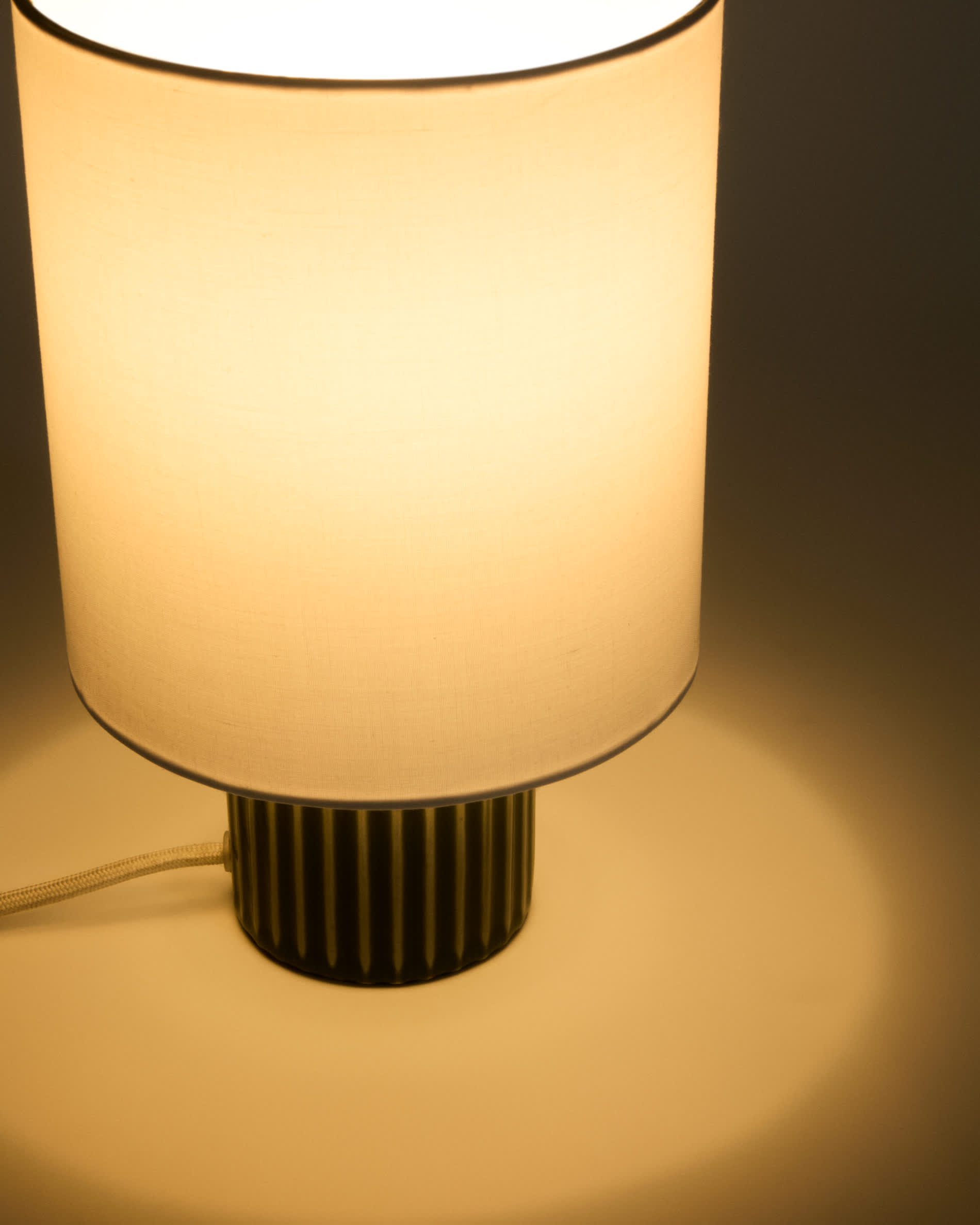 Eshe ceramic table lamp with green and white finish