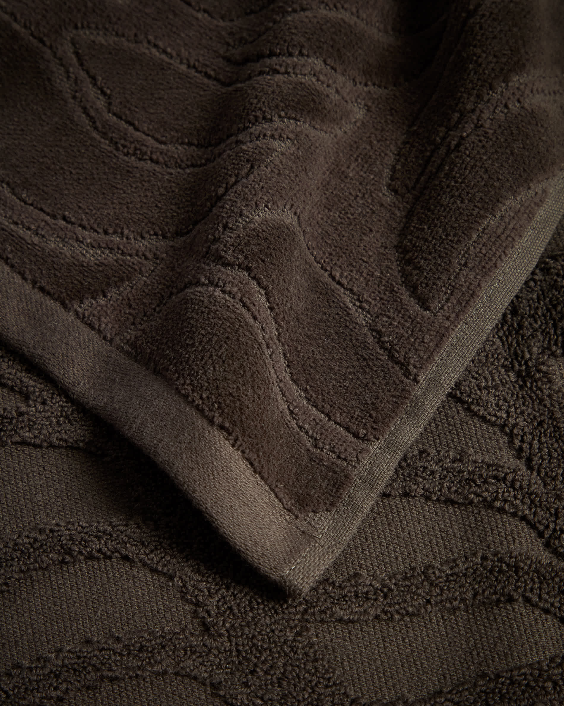 Lurevi 100% cotton jacquard bath towel with a brown velvet finish 70 x 140 cm