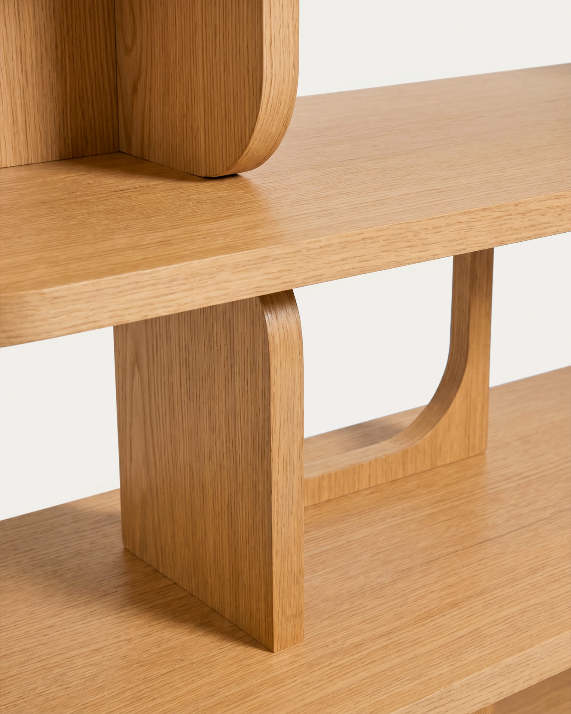 Aduma natural-coloured finish oak veneer shelving unit FSC 100% 160 x 187 cm
