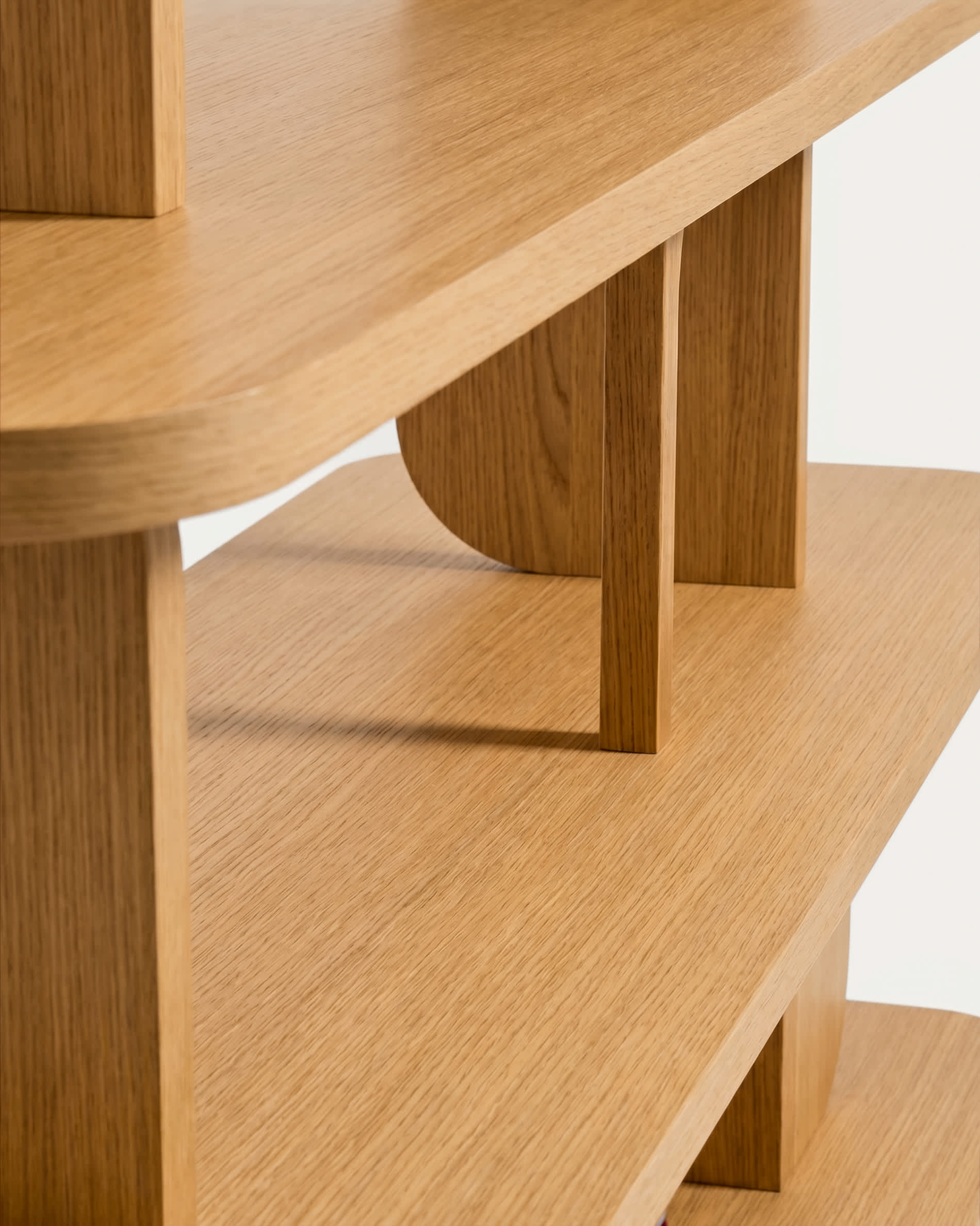 Aduma natural-coloured finish oak veneer shelving unit FSC 100% 160 x 187 cm