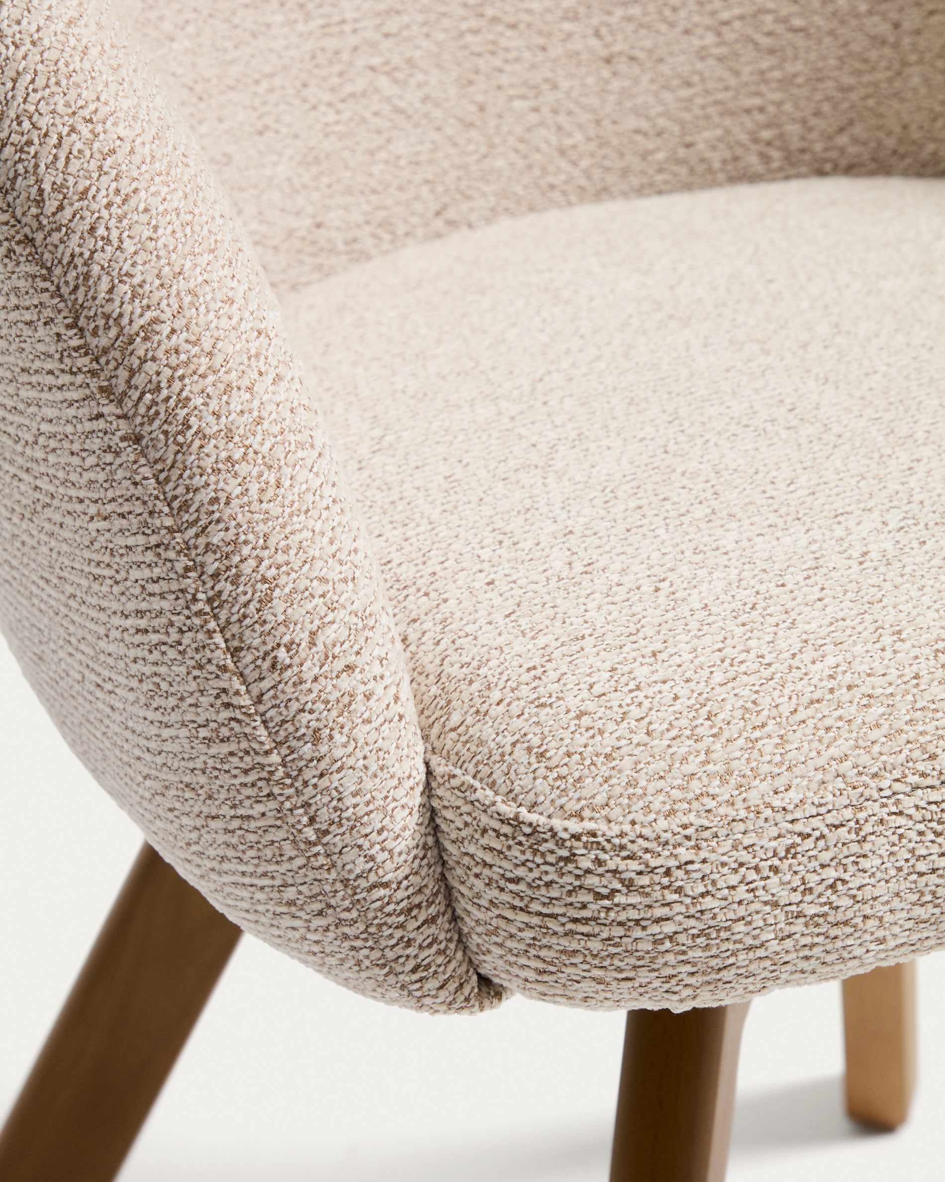 Marvin beige chenille swivel chair with solid beech wood legs in a natural-tone finish FSC 100%