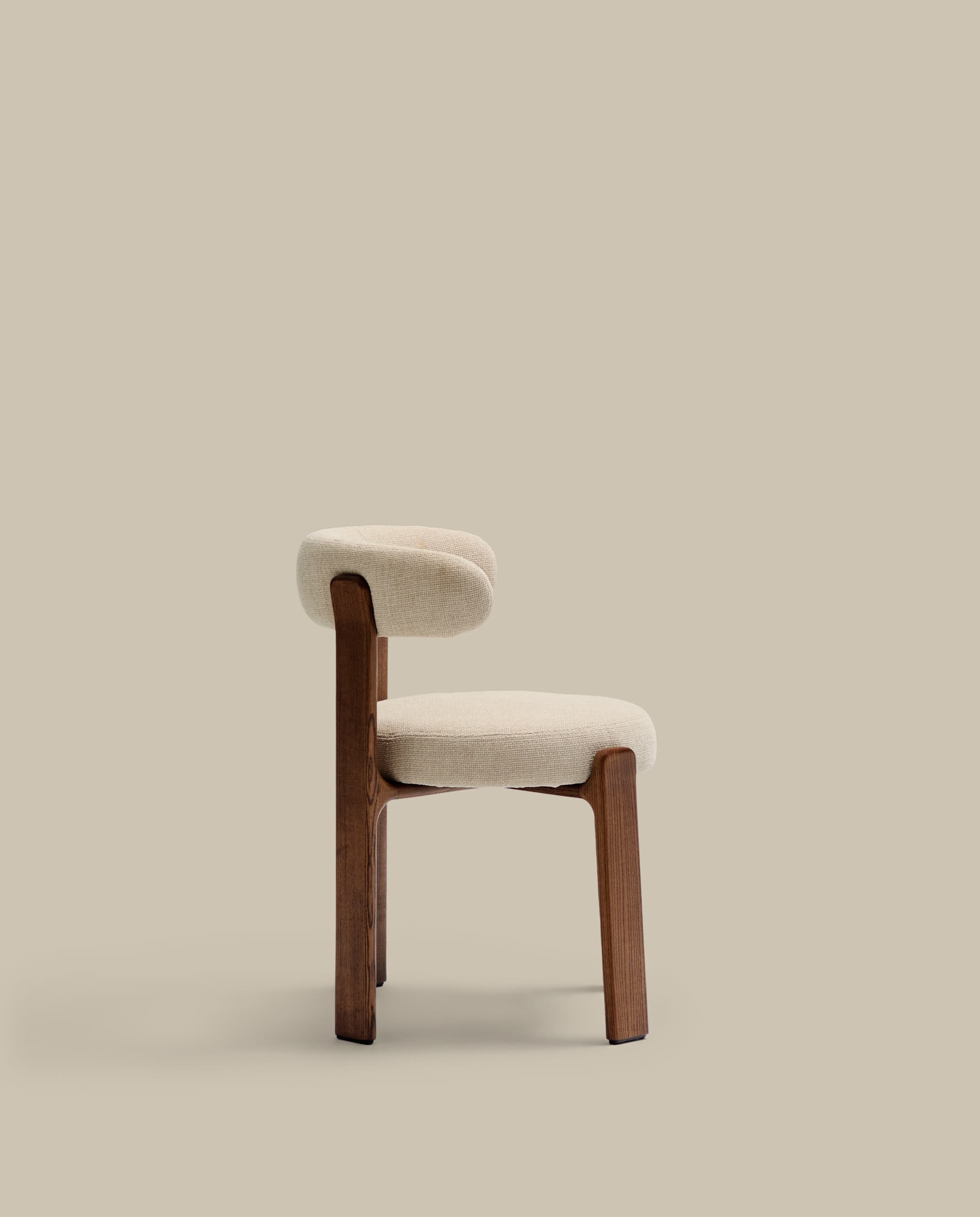 Granite fire-retardant chair in beige chenille and solid ash wood with walnut-coloured finish FSC 100%