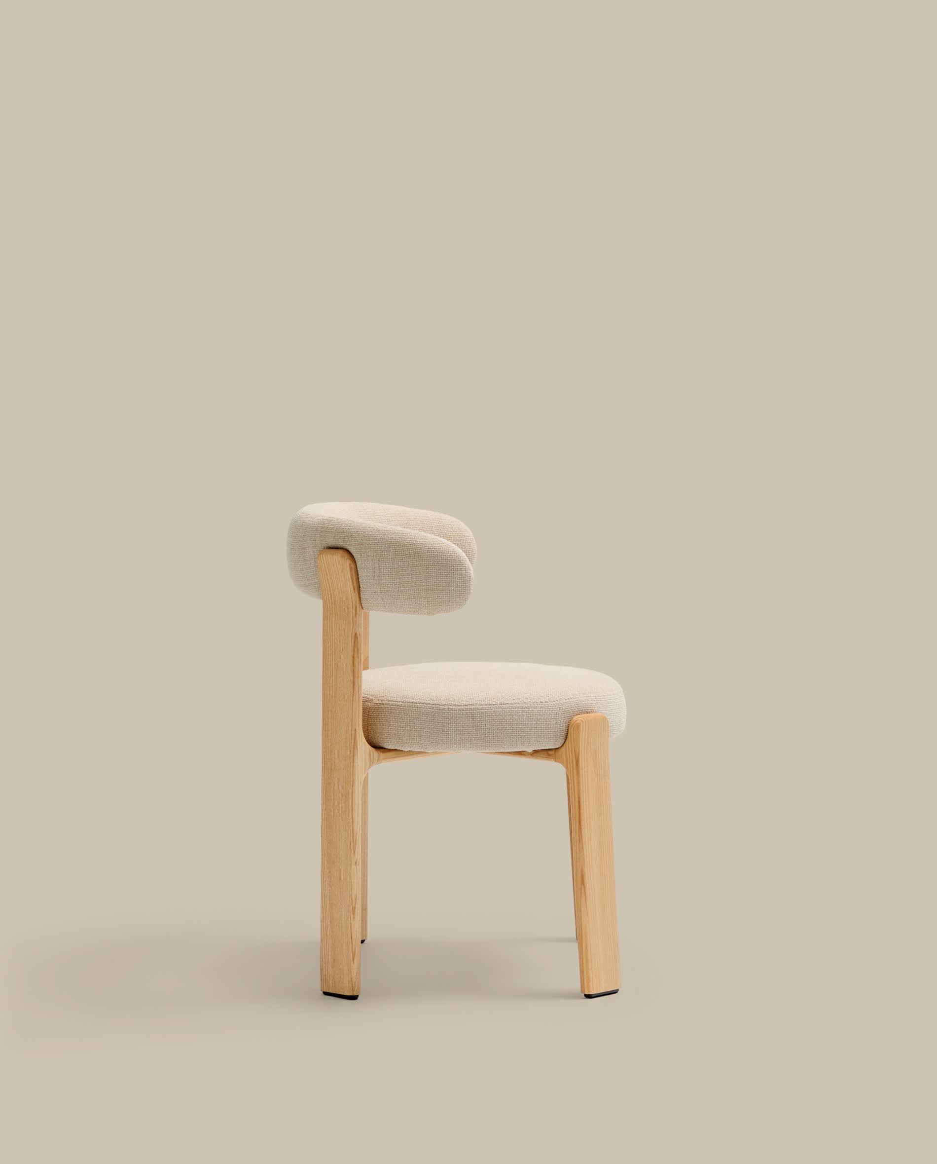 Granite fire-retardant chair in beige chenille and solid ash wood with natural-coloured finish FSC 100%