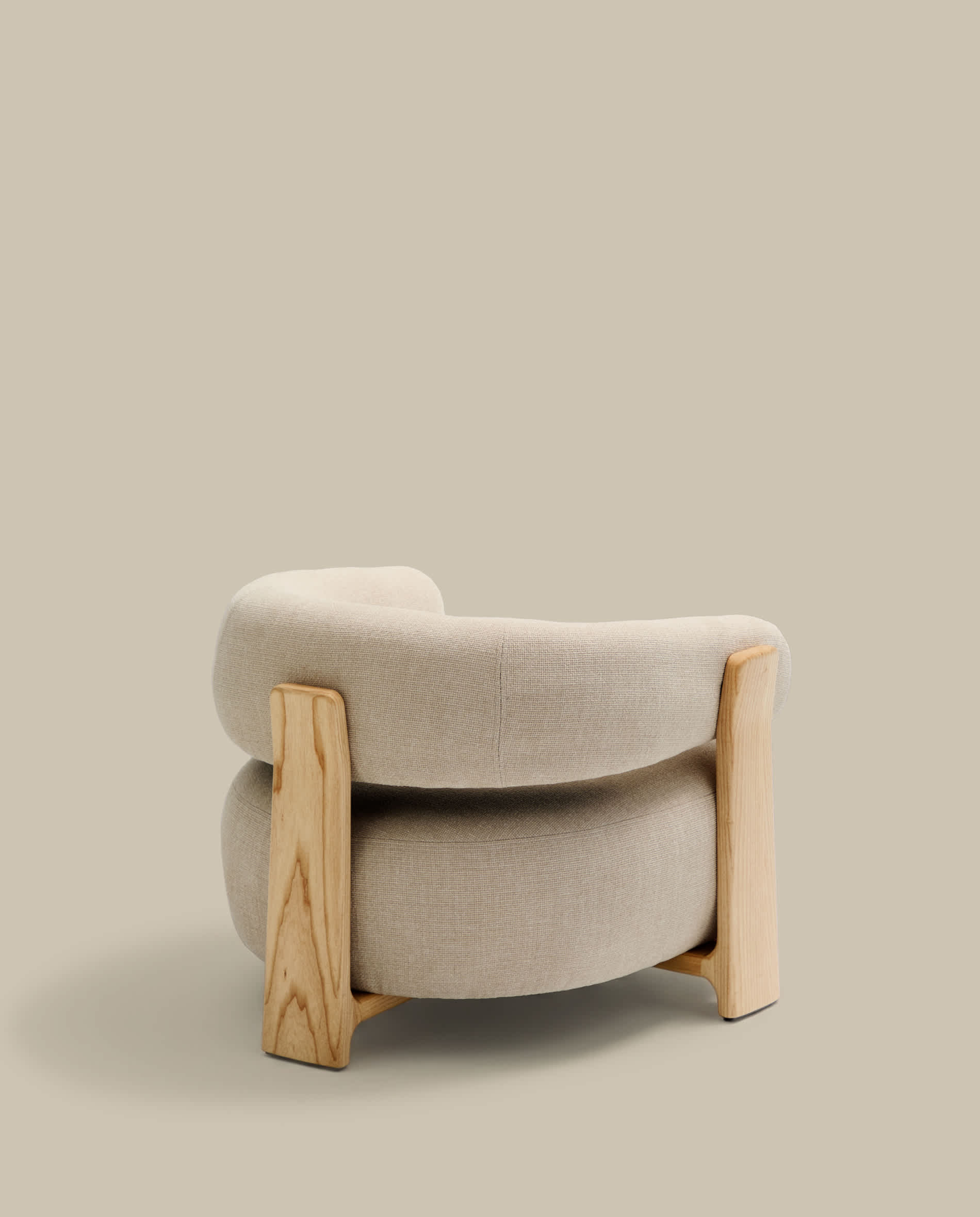 Granite fire-retardant armchair in beige chenille and solid ash wood with natural-coloured finish FSC 100%