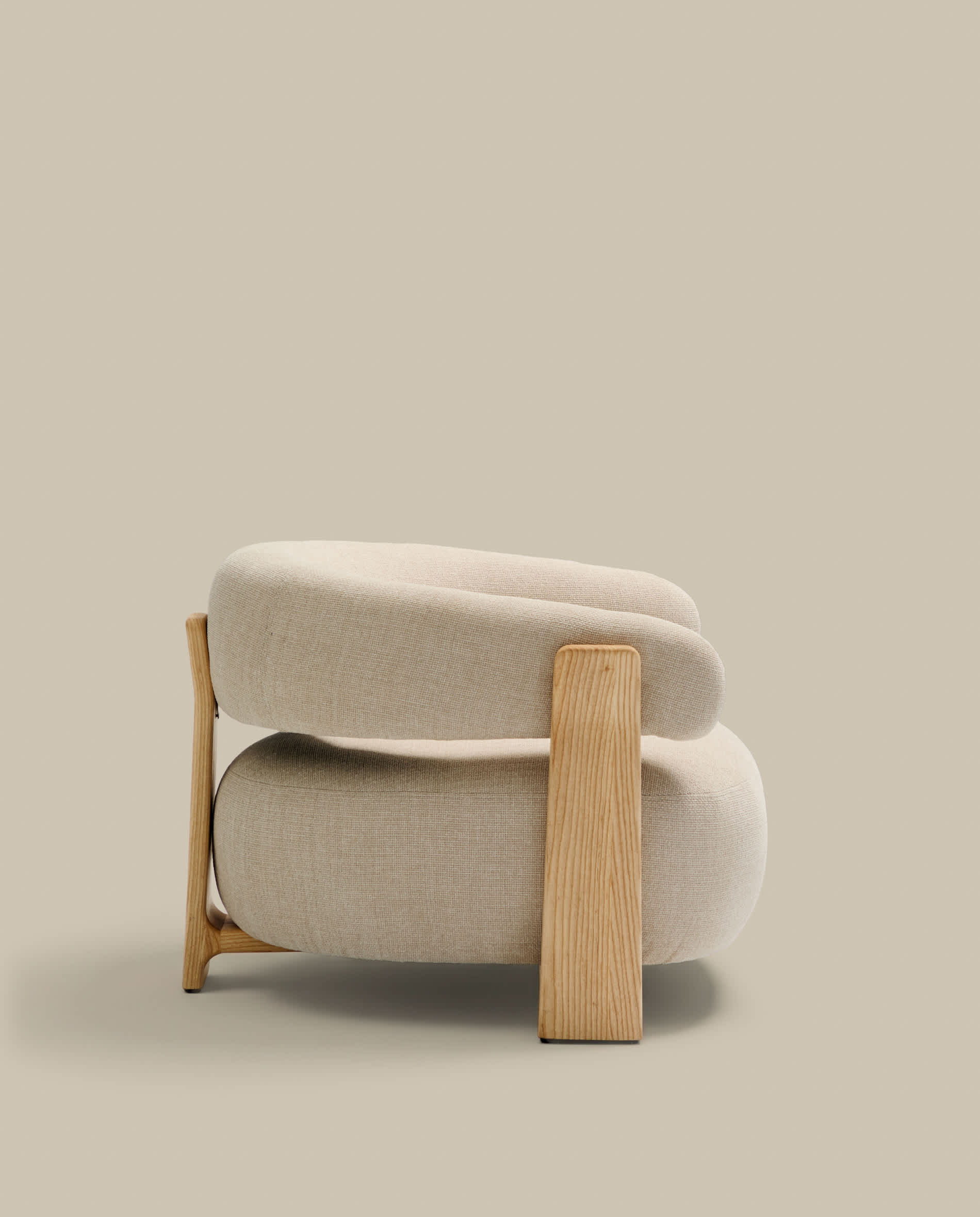 Granite fire-retardant armchair in beige chenille and solid ash wood with natural-coloured finish FSC 100%