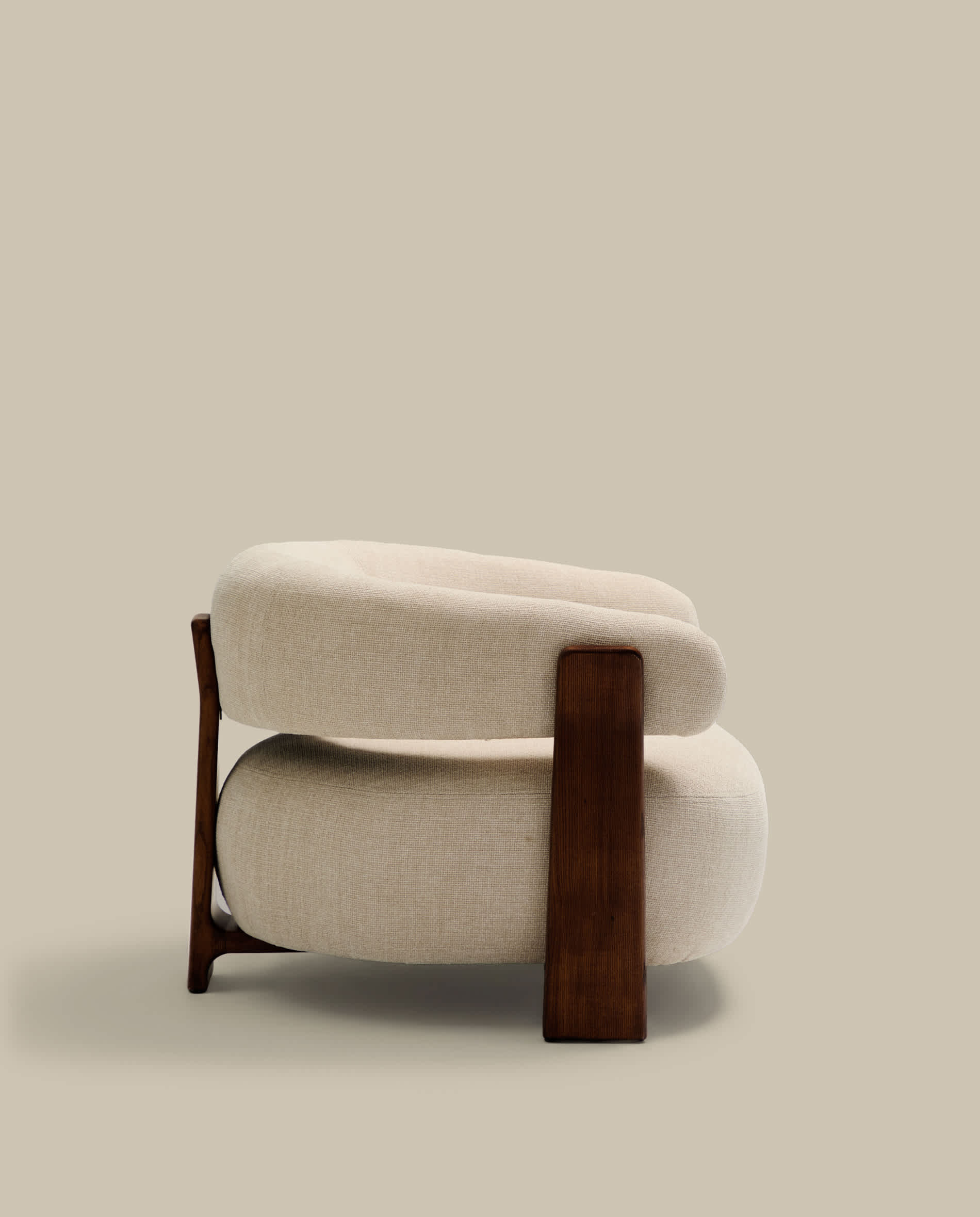 Granite fire-retardant armchair in beige chenille and solid ash wood with walnut-coloured finish FSC 100%