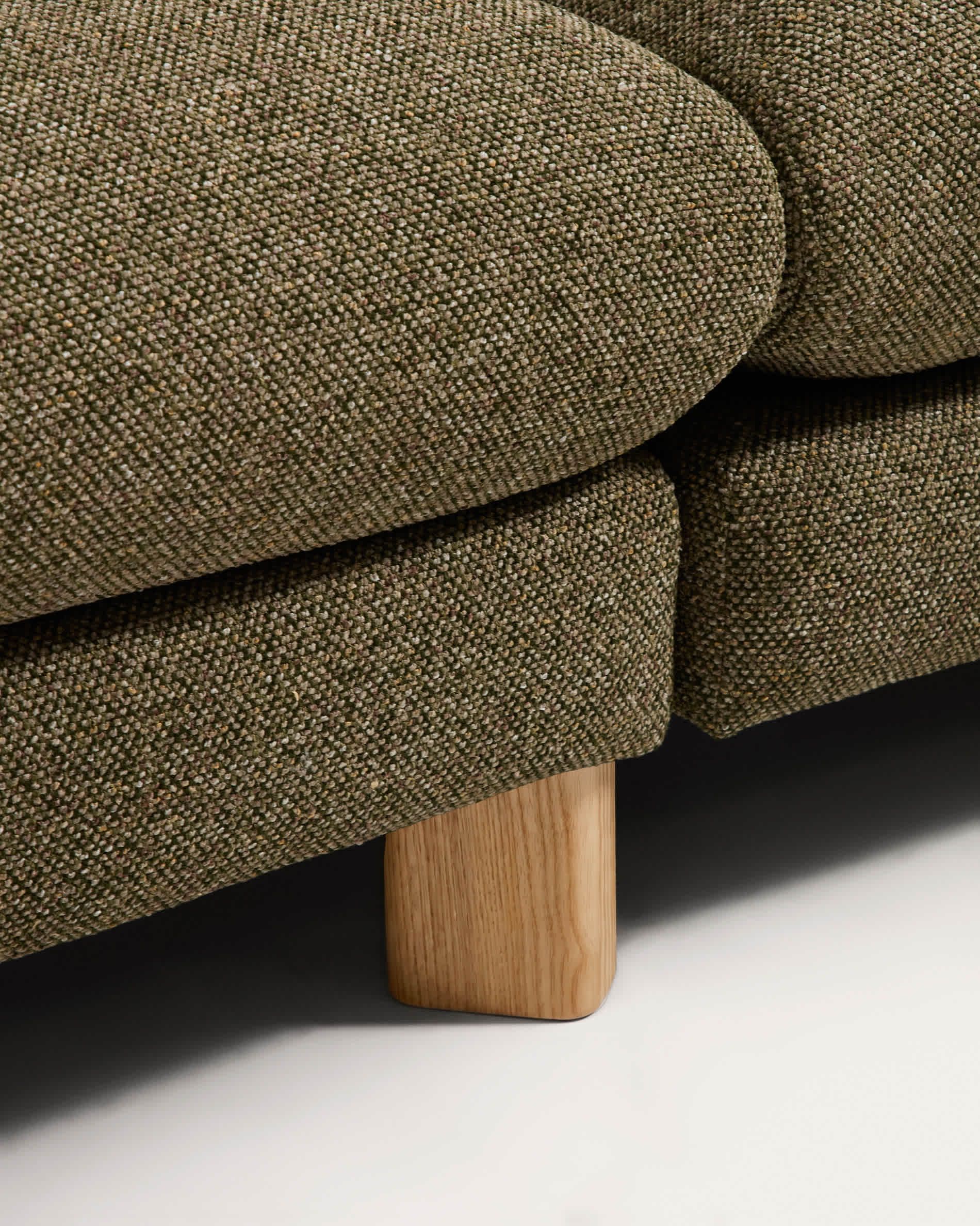 Vera olive green 4-seater sofa with left-hand chaise longue with natural-finish solid ash wood legs 322 cm FSC Mix Credit