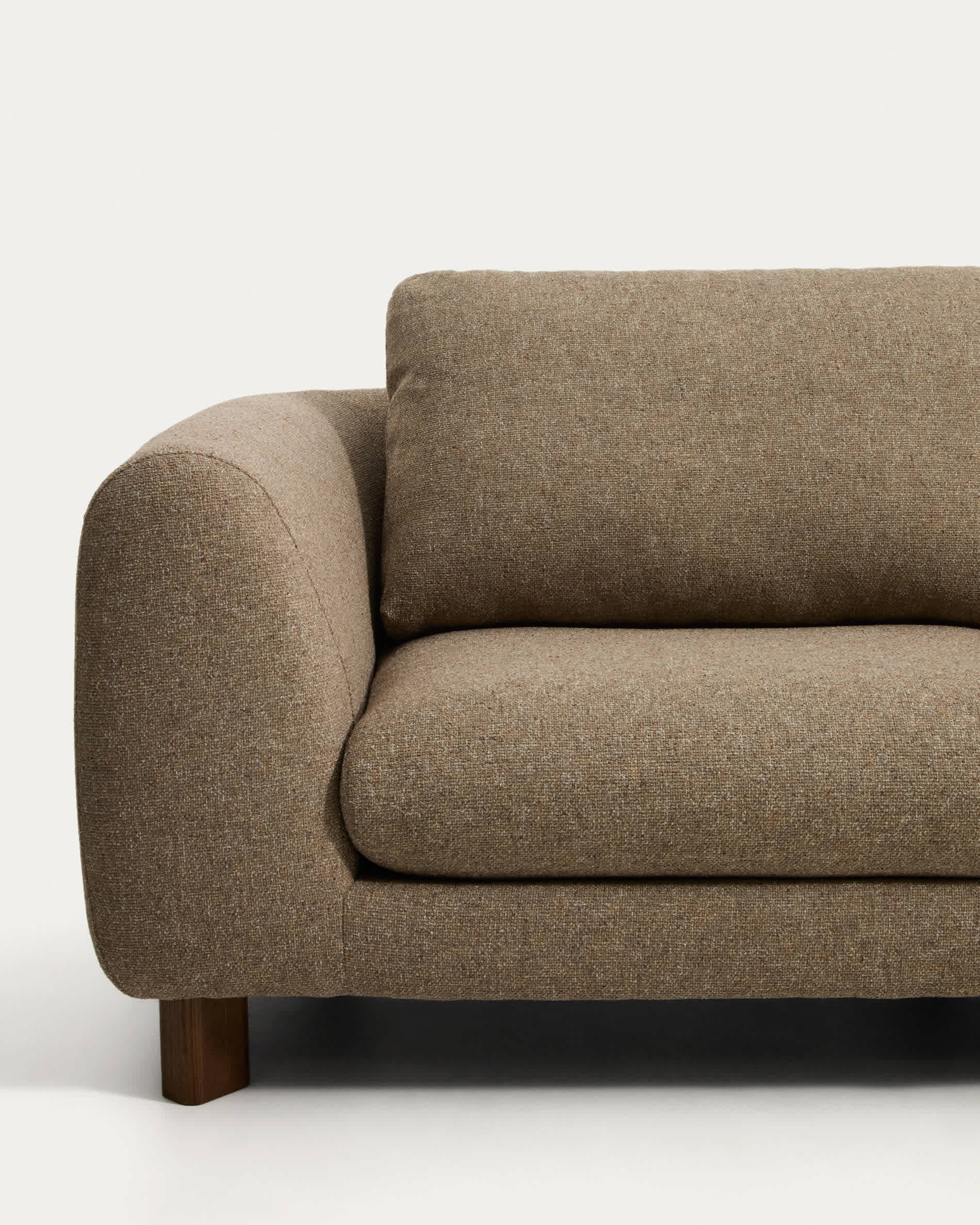 Vera light brown 5-seater corner sofa with walnut-finish solid ash wood legs 330 x 330 cm FSC Mix Credit