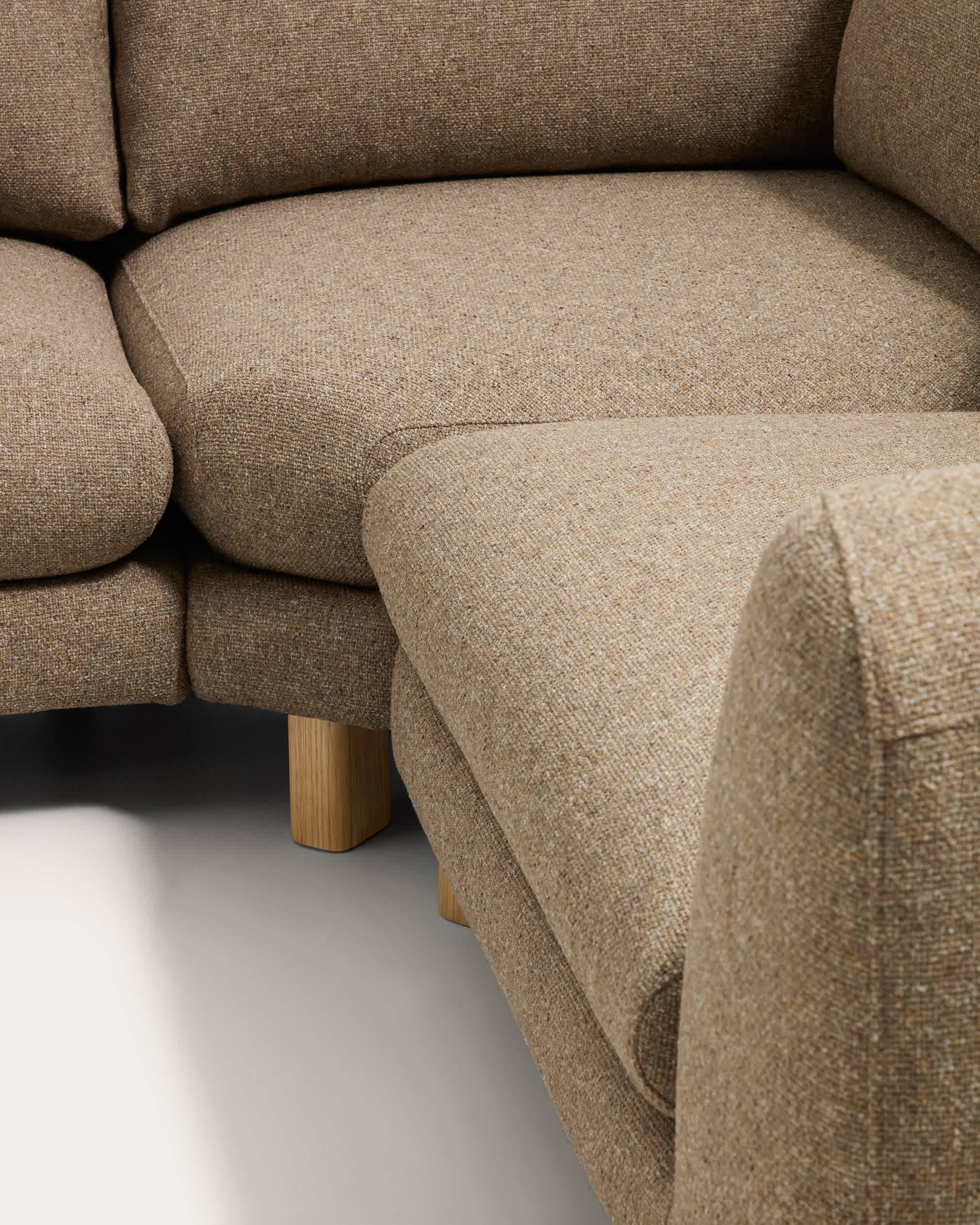 Vera light brown 5-seater corner sofa with natural-finish solid ash wood legs 330 x 330 cm FSC Mix Credit