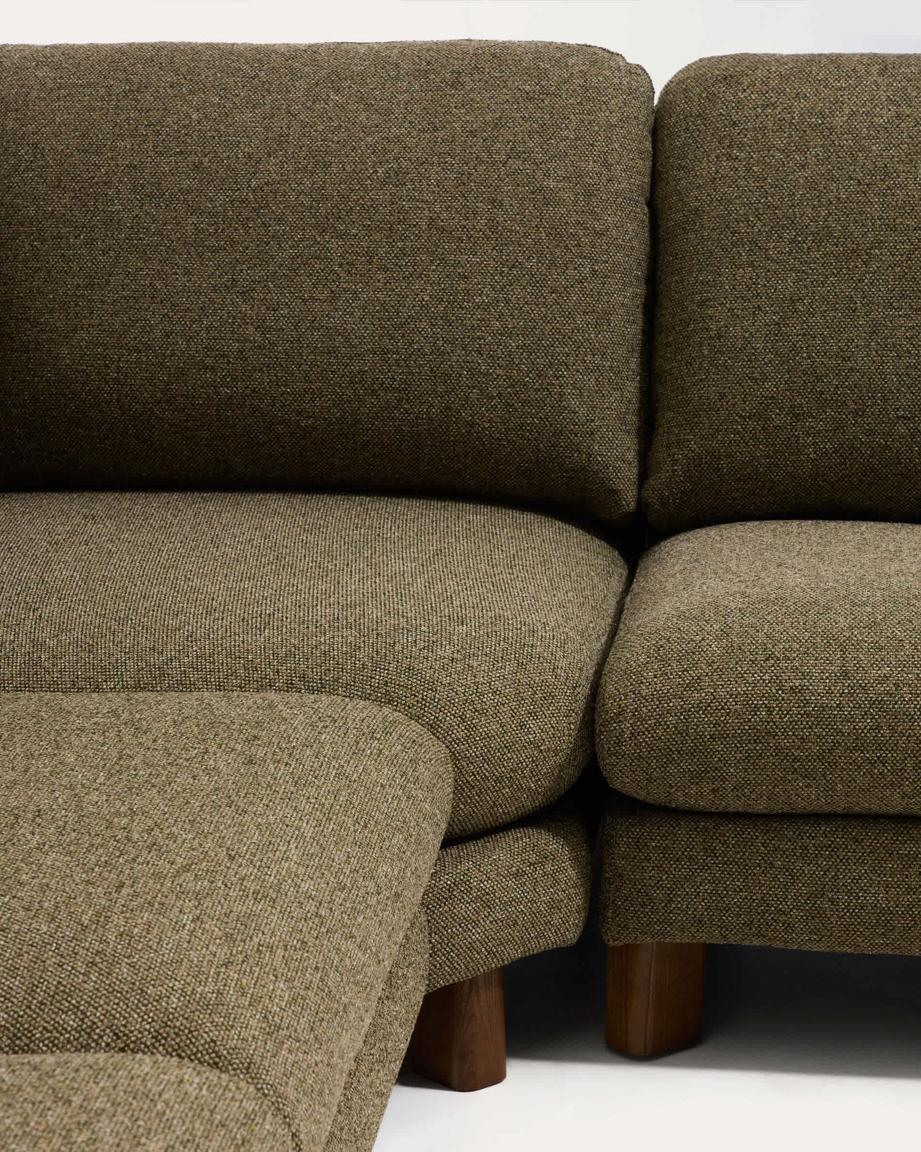Vera olive green 5-seater corner sofa with walnut-finish solid ash wood legs 330 x 330 cm FSC Mix Credit