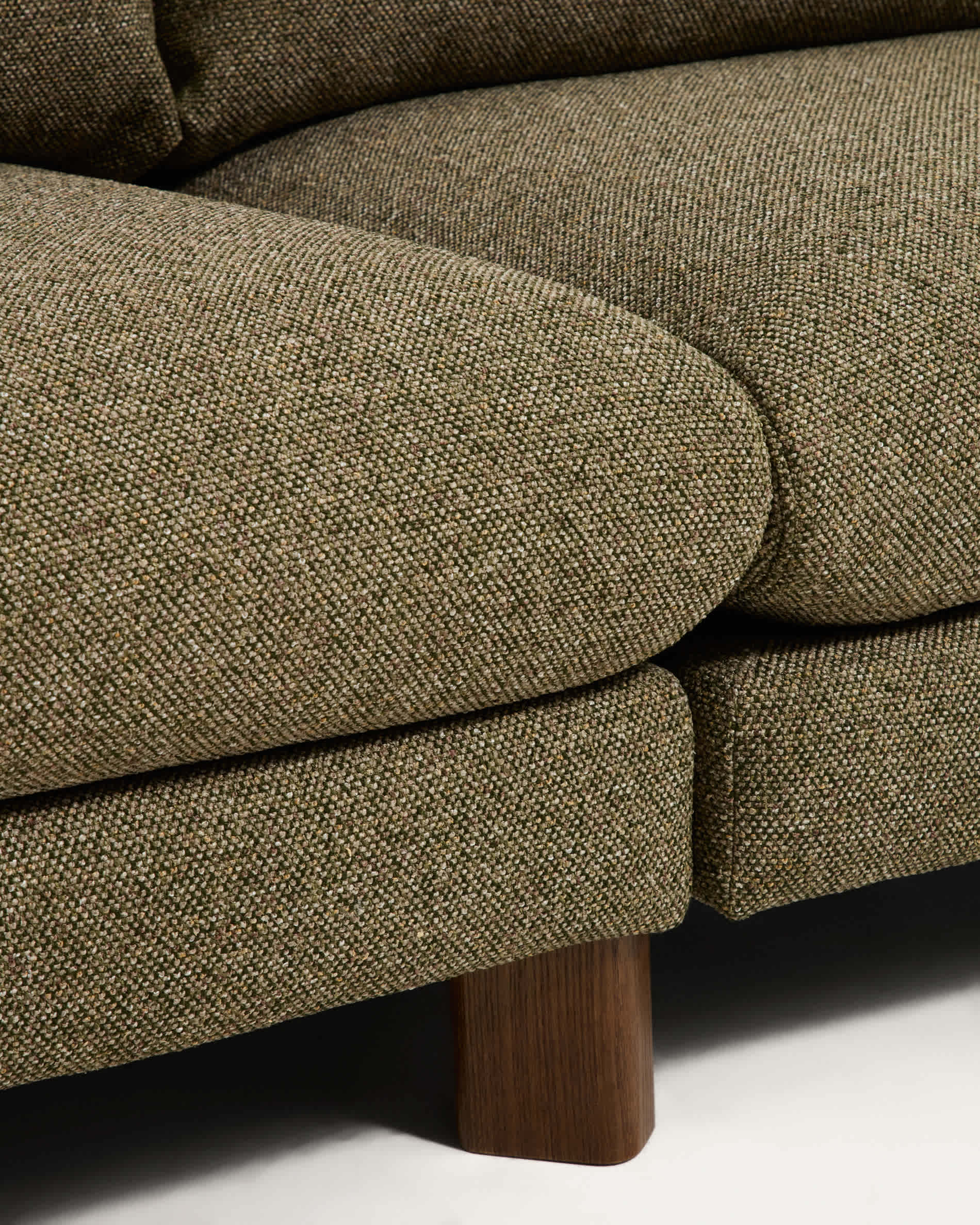 Vera olive green 5-seater corner sofa with walnut-finish solid ash wood legs 330 x 330 cm FSC Mix Credit