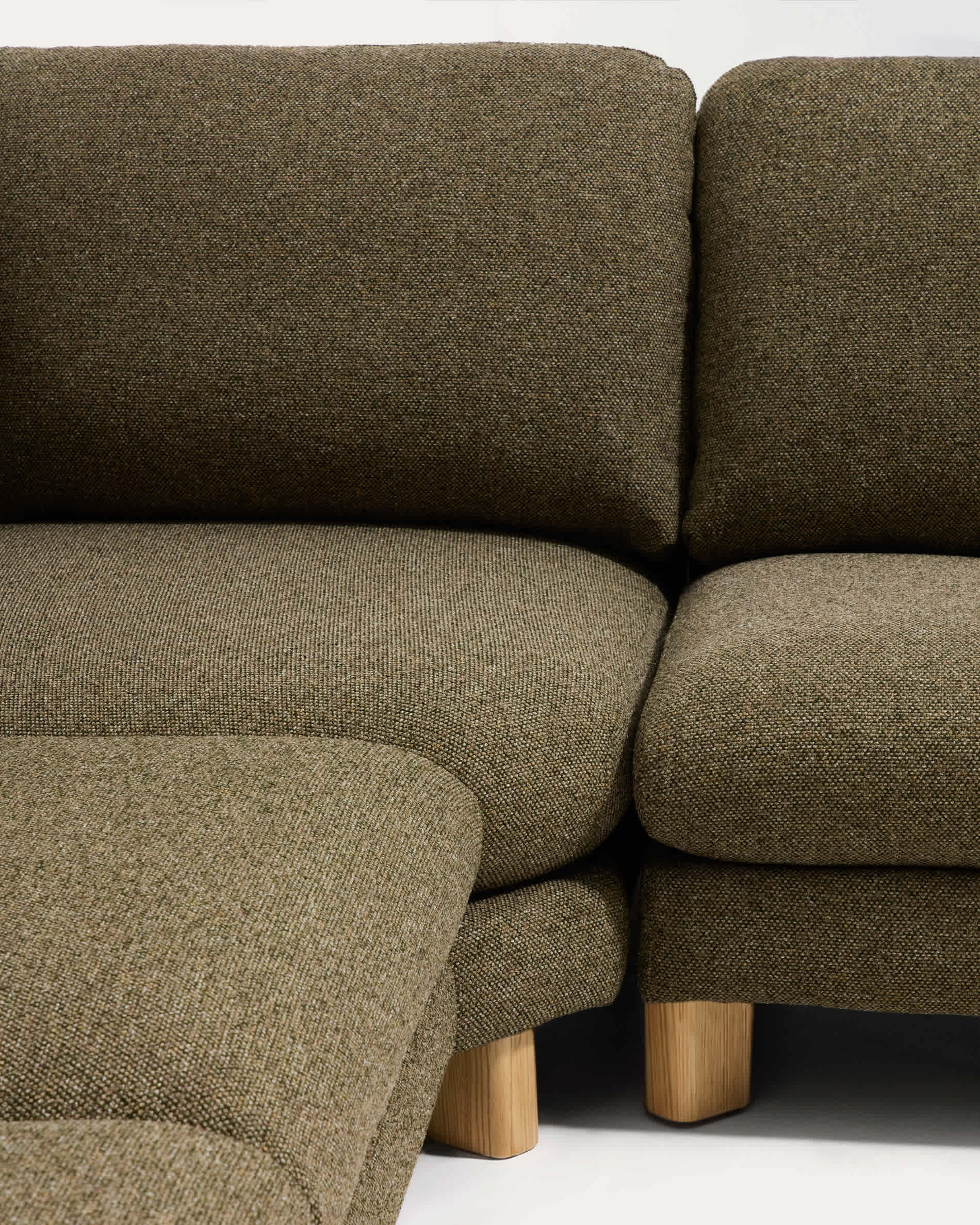 Vera olive green 5-seater corner sofa with natural-finish solid ash wood legs 330 x 330 cm FSC Mix Credit