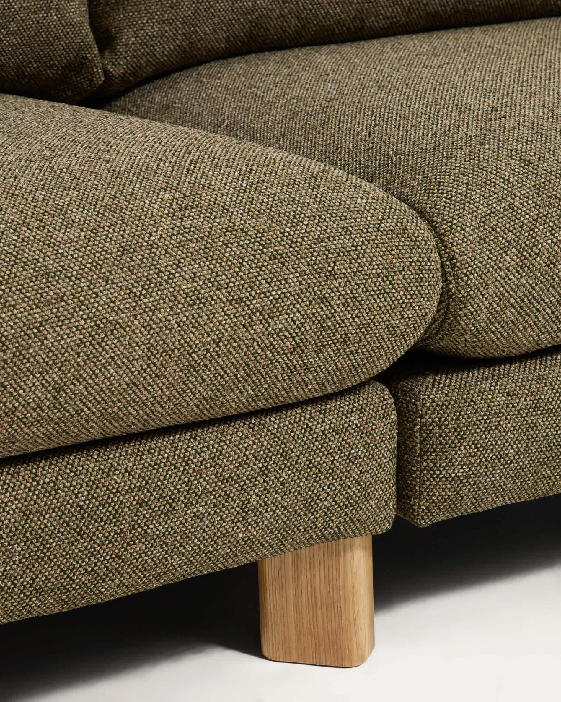 Vera olive green 5-seater corner sofa with natural-finish solid ash wood legs 330 x 330 cm FSC Mix Credit