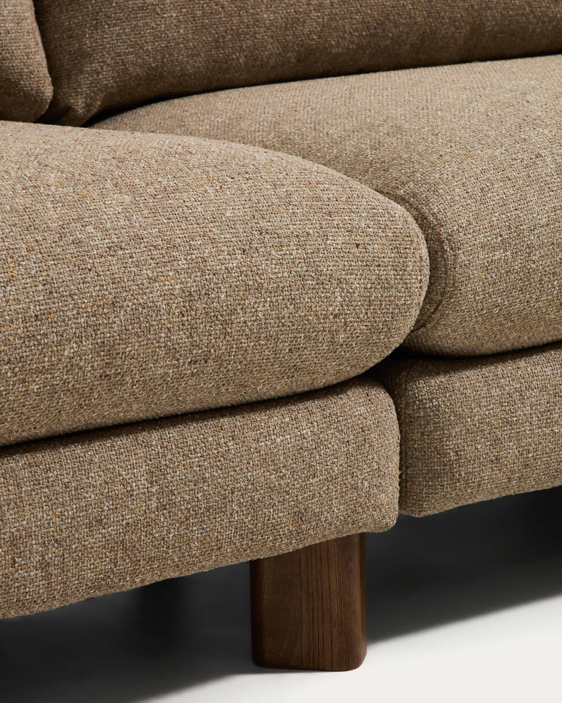 Vera light brown 4-seater sofa with walnut-finish solid ash wood legs 320 cm FSC Mix Credit