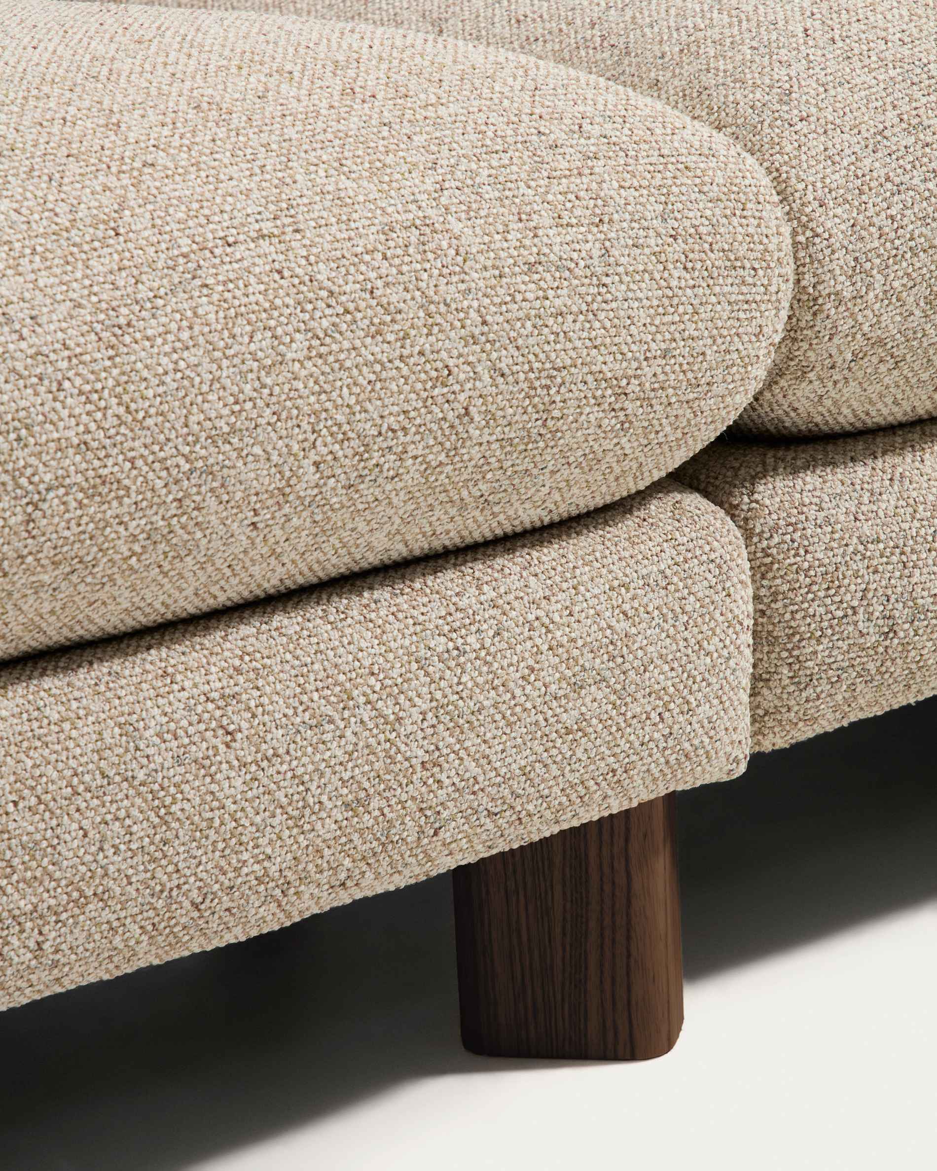 Vera beige 4-seater sofa with walnut-finish solid ash wood legs 320 cm FSC Mix Credit