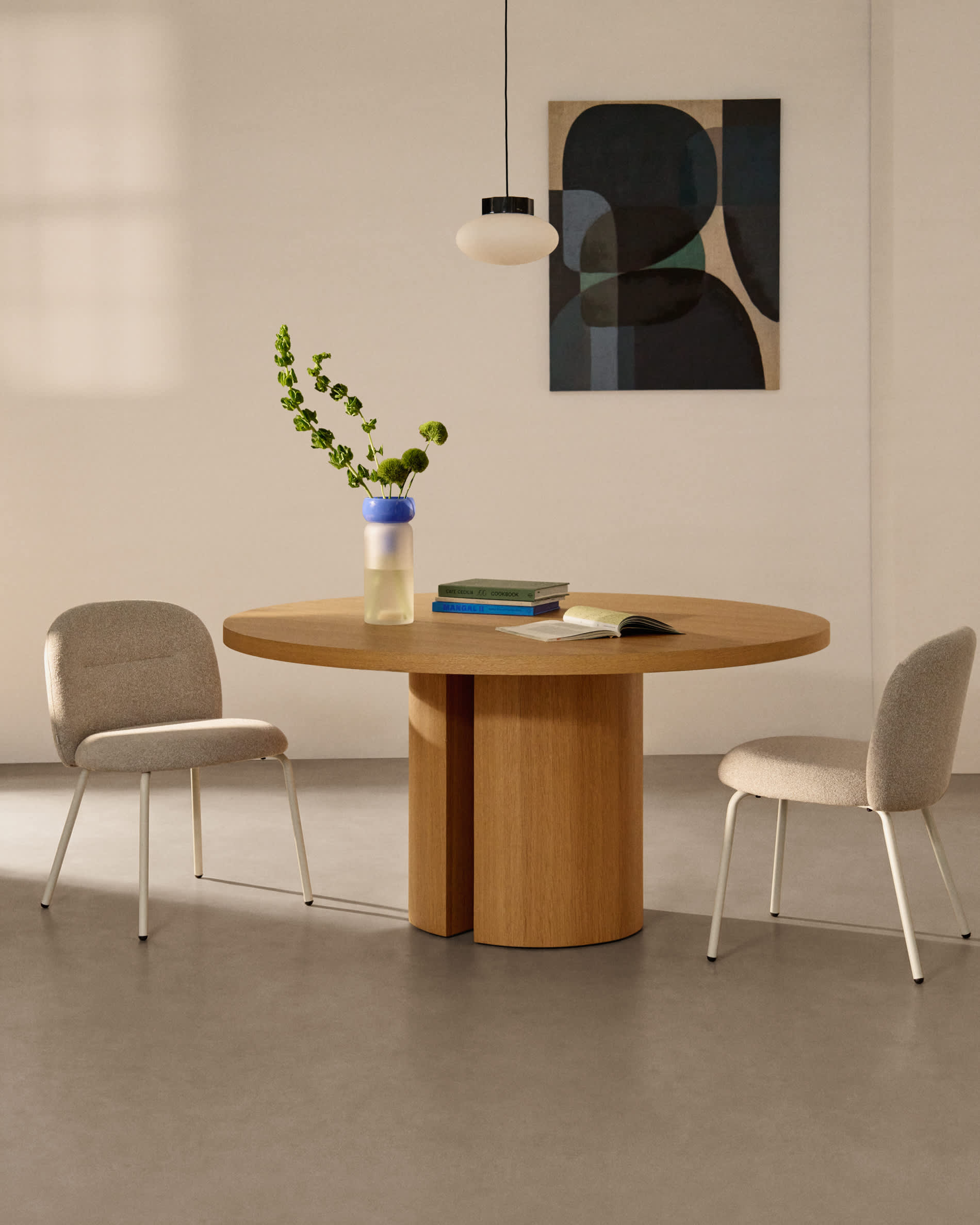 Arino beige chenille chair with beige metal legs FSC 100%