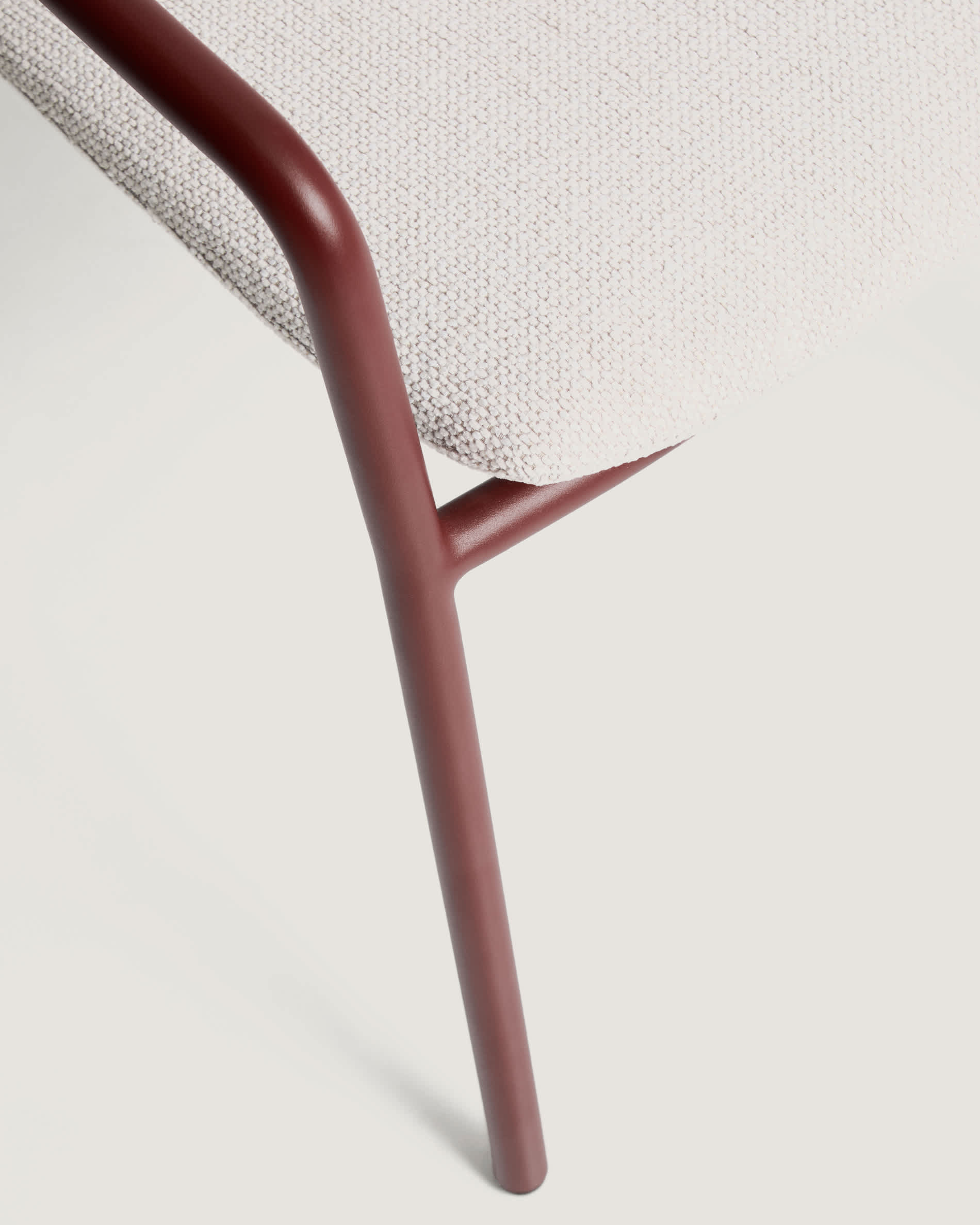 Linosa stackable outdoor chair in burgundy aluminium with beige cushion