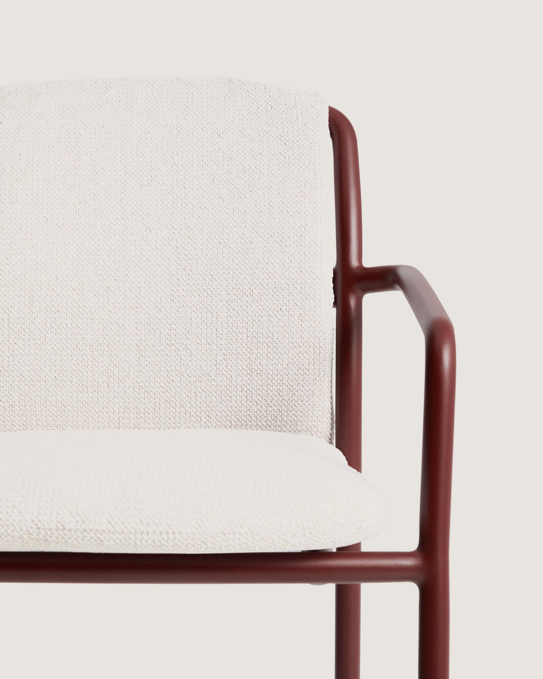 Linosa stackable outdoor chair in burgundy aluminium with beige cushion
