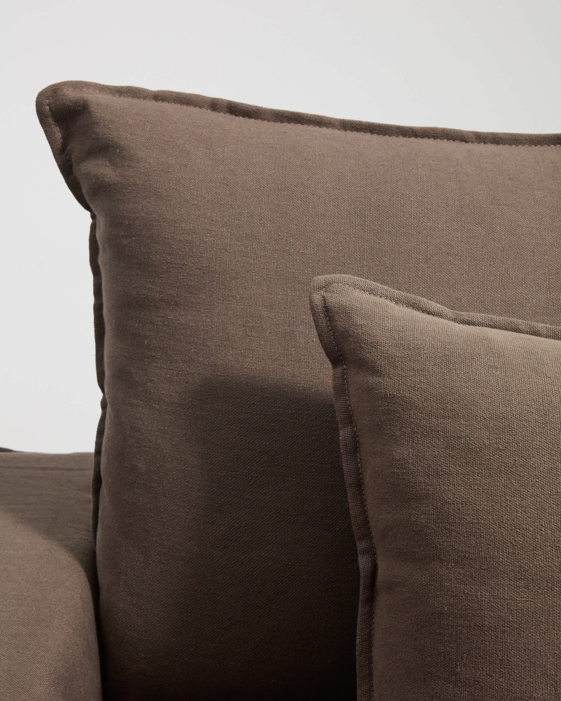 Anarela 100% taupe linen armchair with removable cover 130cm FSC Mix Credit