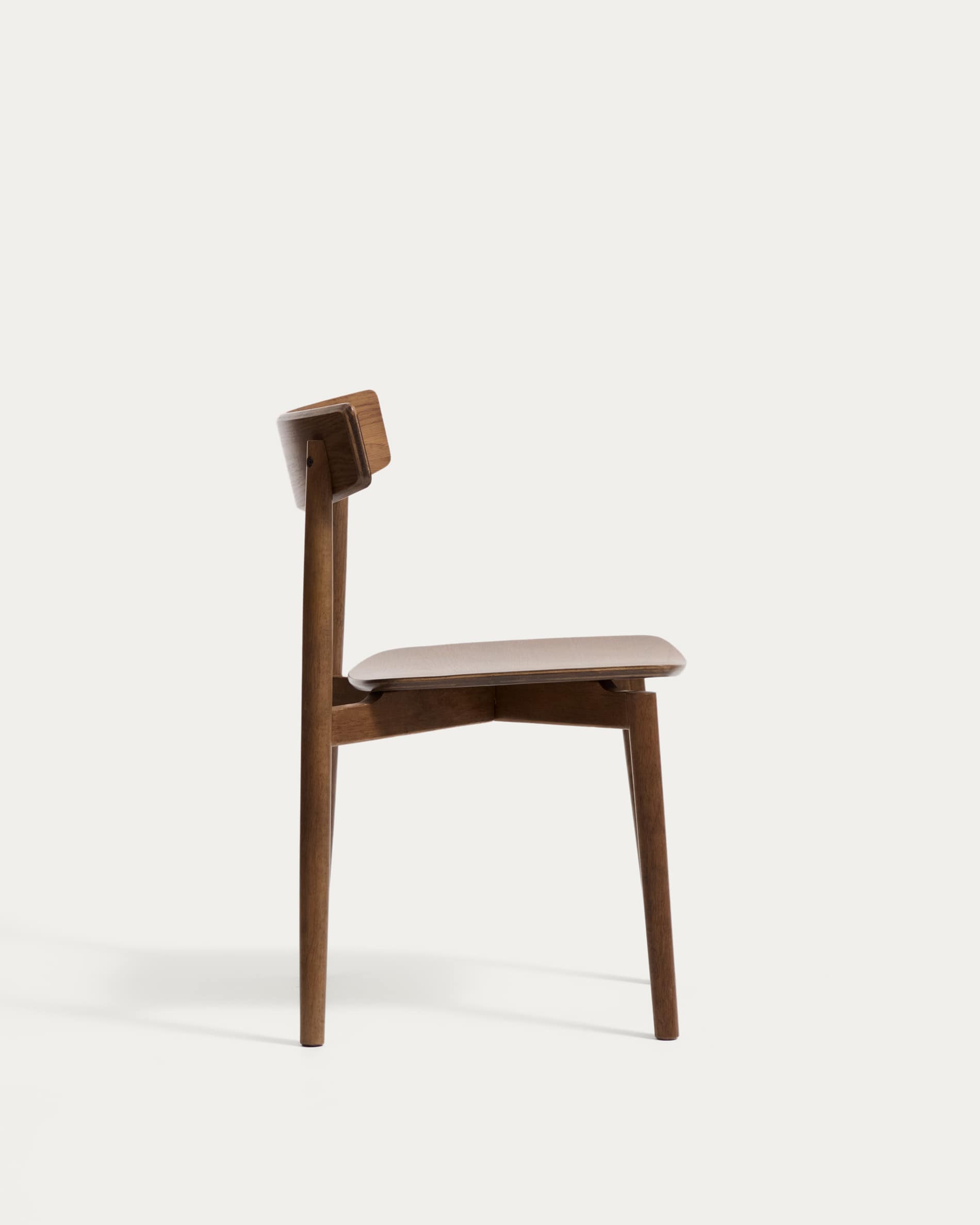 Evera chair in oak veneer with walnut finish