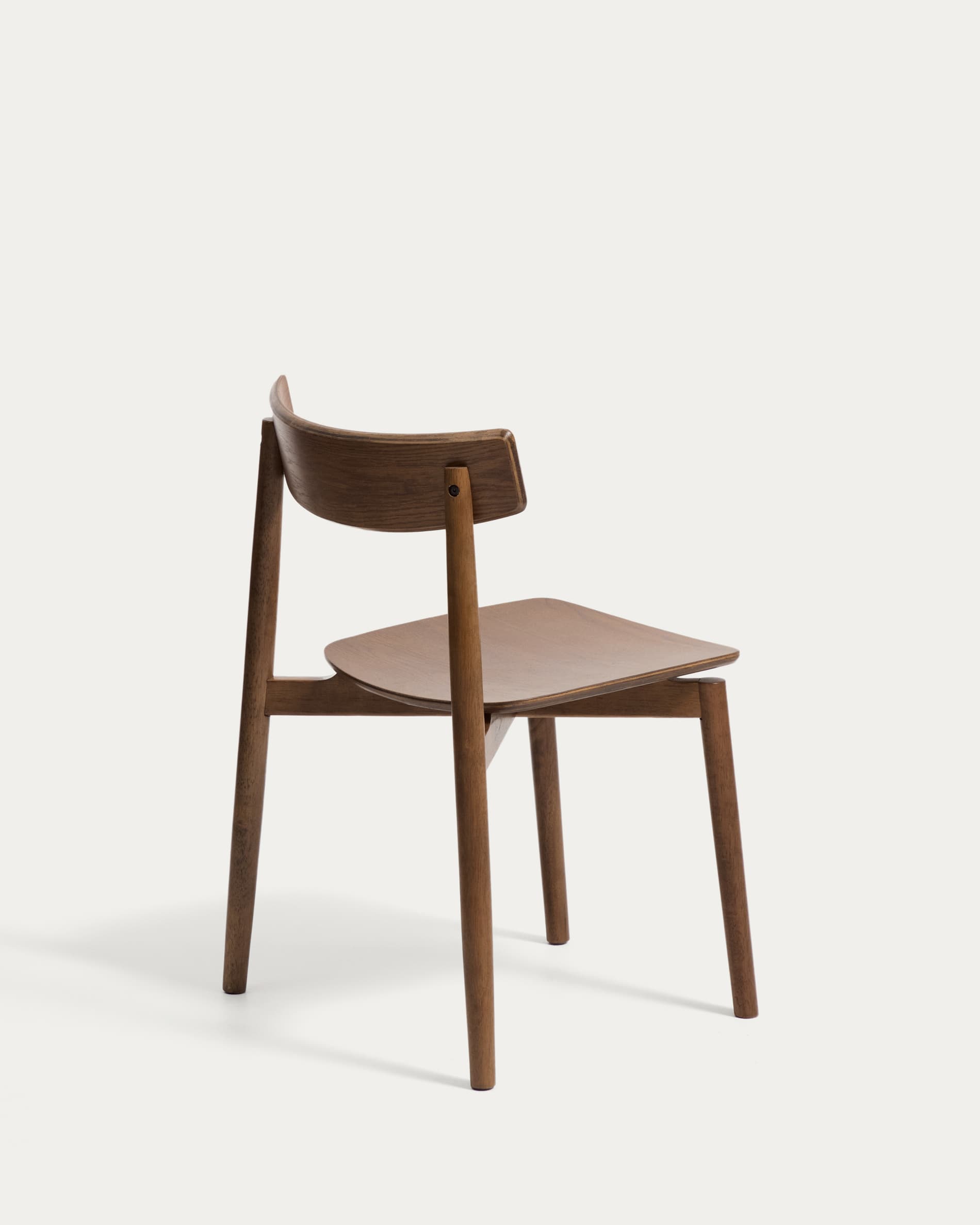 Evera chair in oak veneer with walnut finish