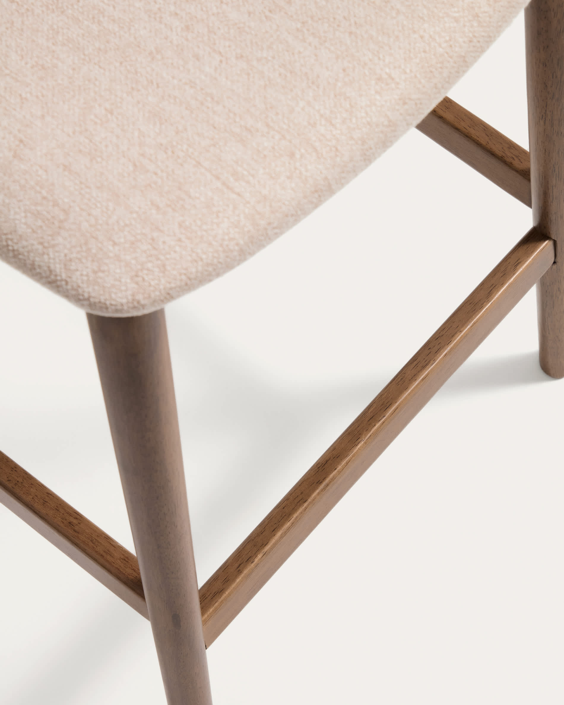 Evera stool with backrest in oak veneer with walnut finish and brown chenille 65cm