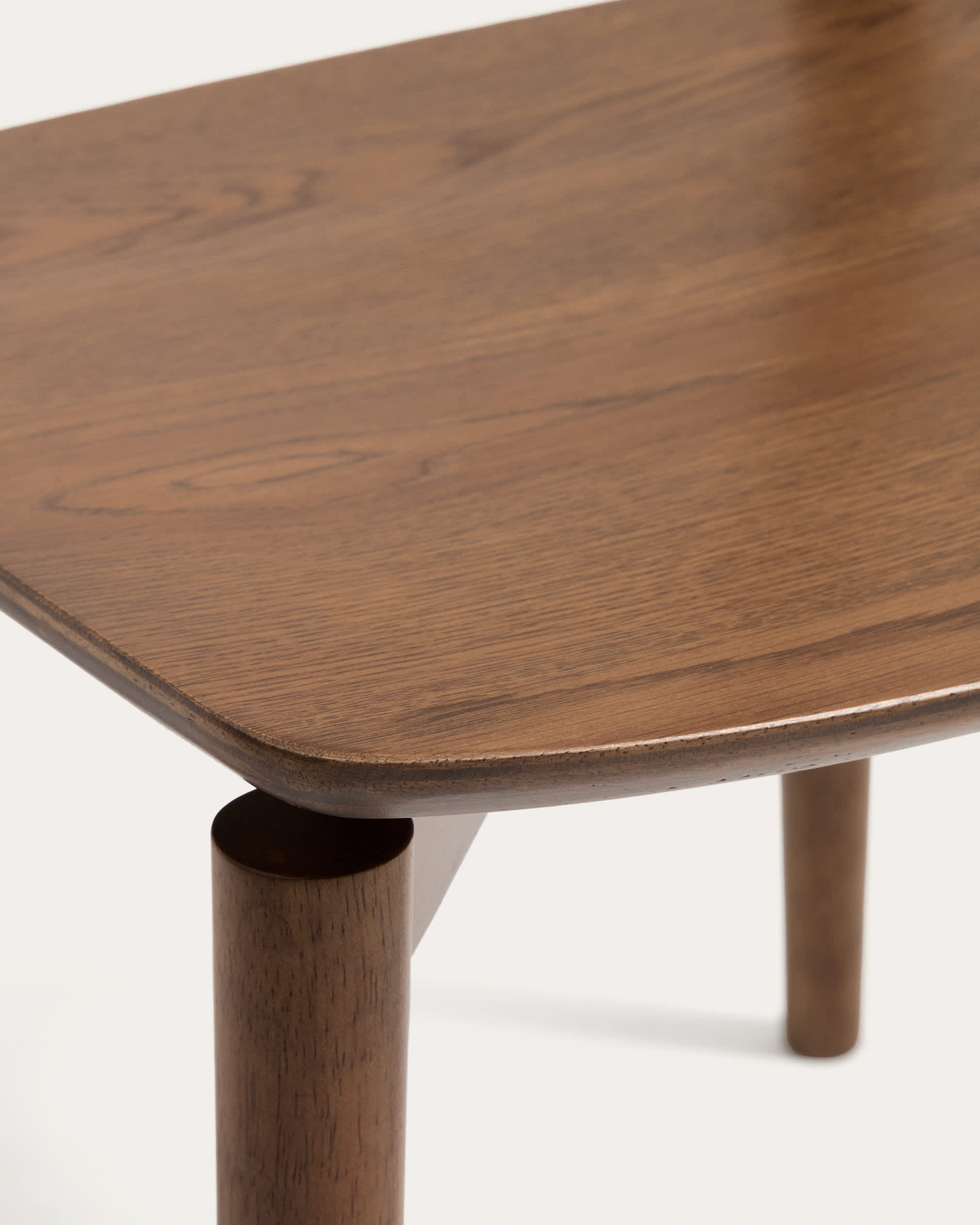 Evera chair in oak veneer with walnut finish
