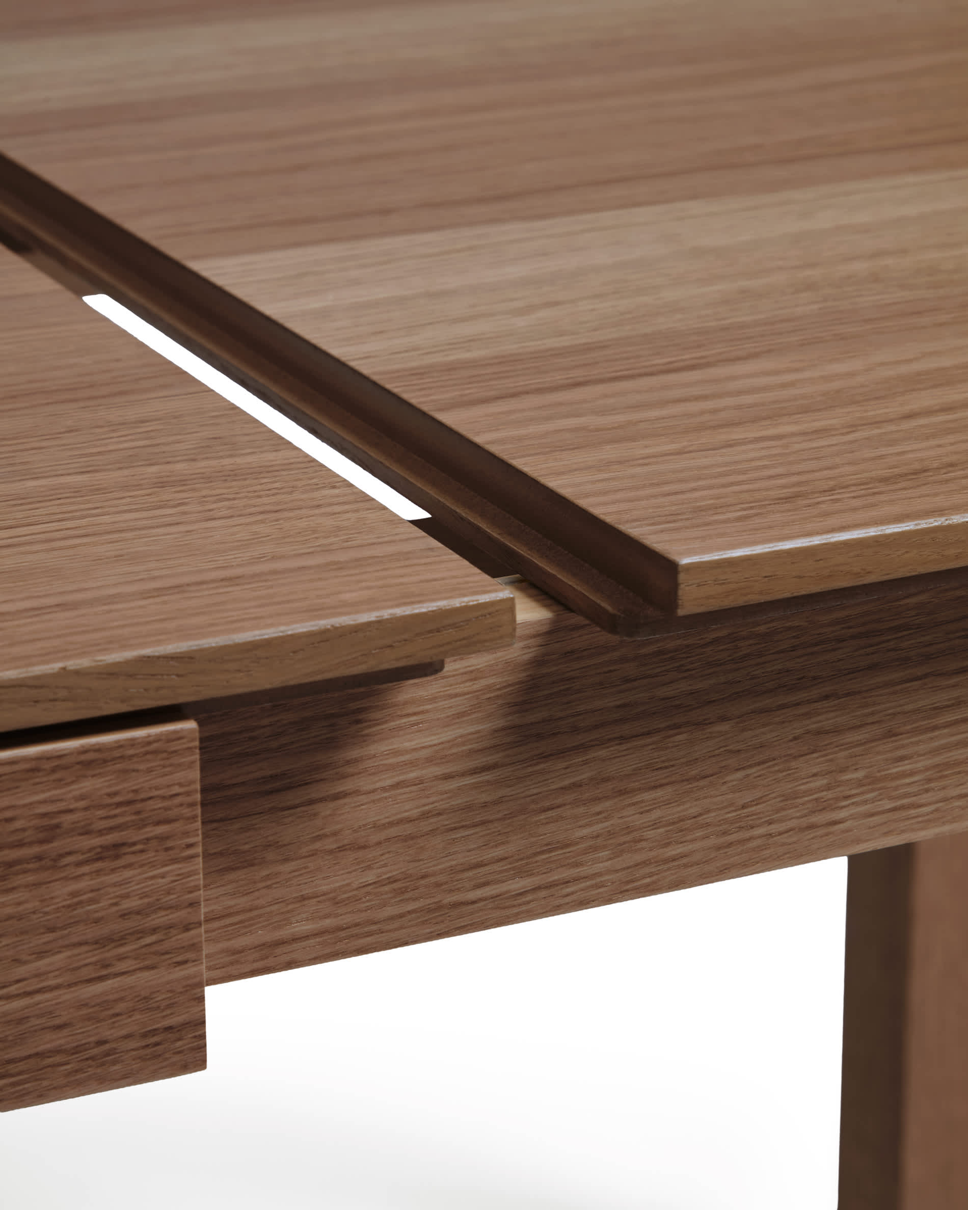 Narevi extendable table in oak veneer with walnut finish 210 (270) x 100 cm