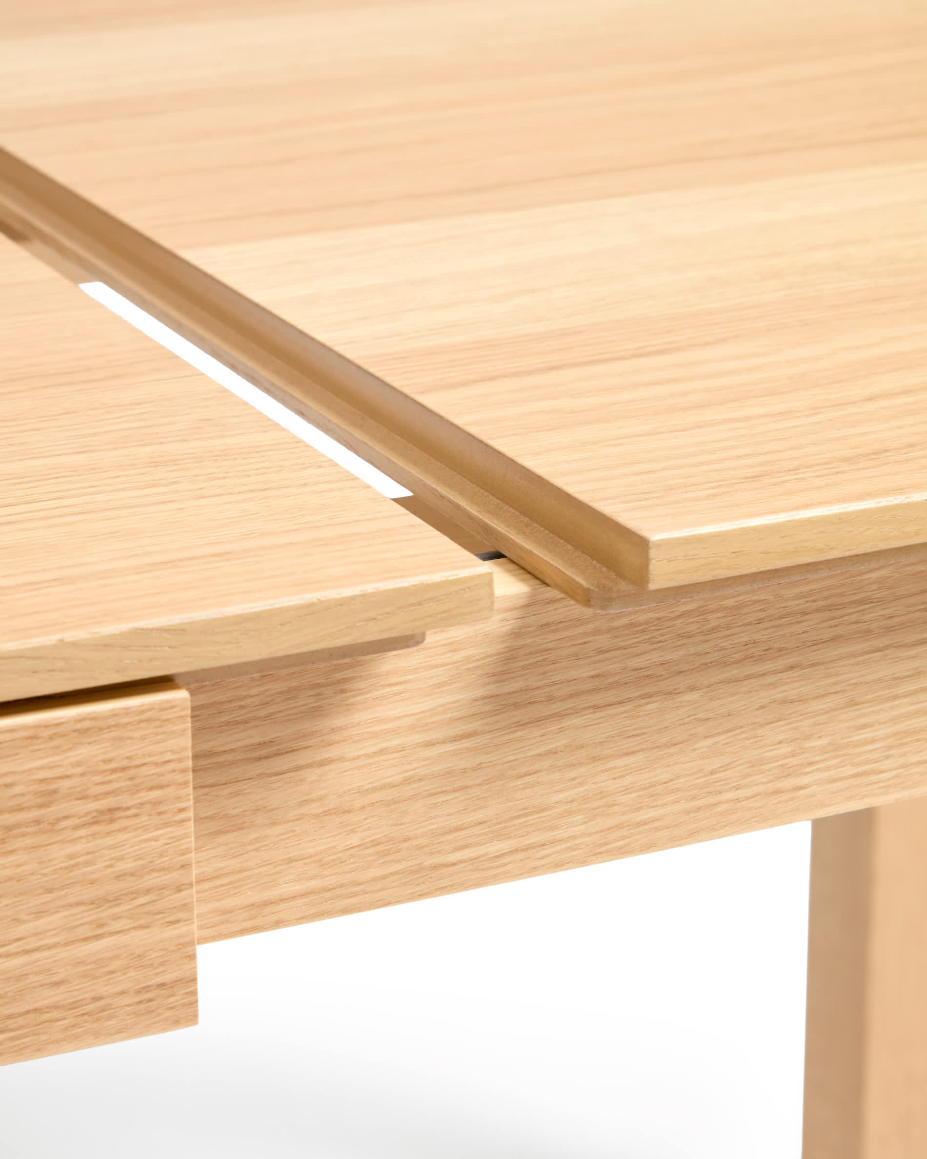 Narevi extendable table in oak veneer with natural finish 210 (270) x 100 cm