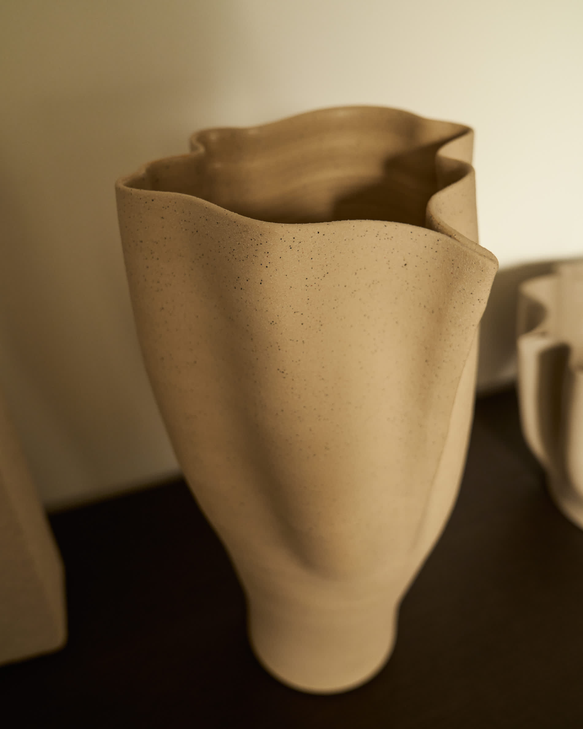 Nilea vase in beige ceramic 44cm