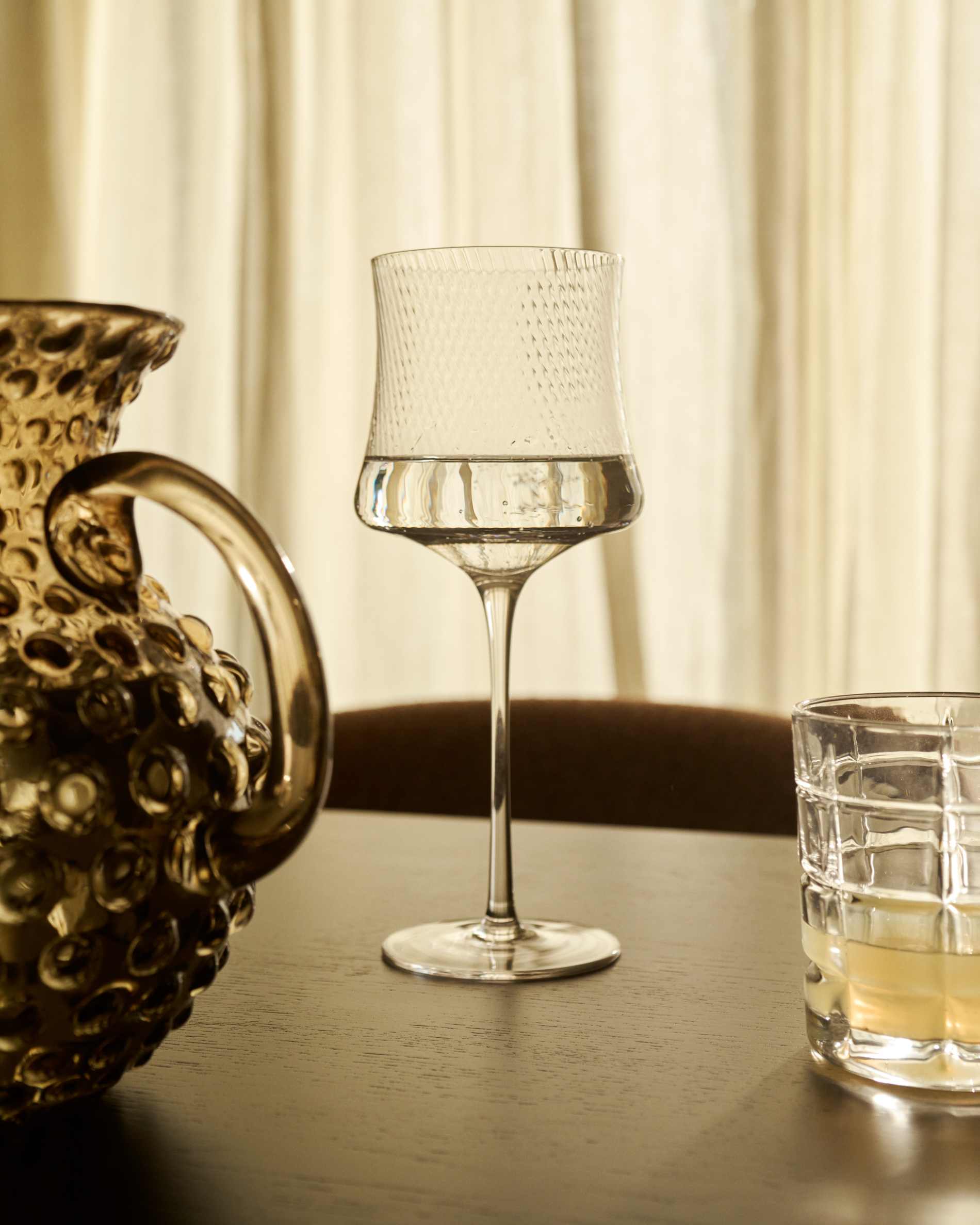 Auri clear champagne glass with relief, 46 cl